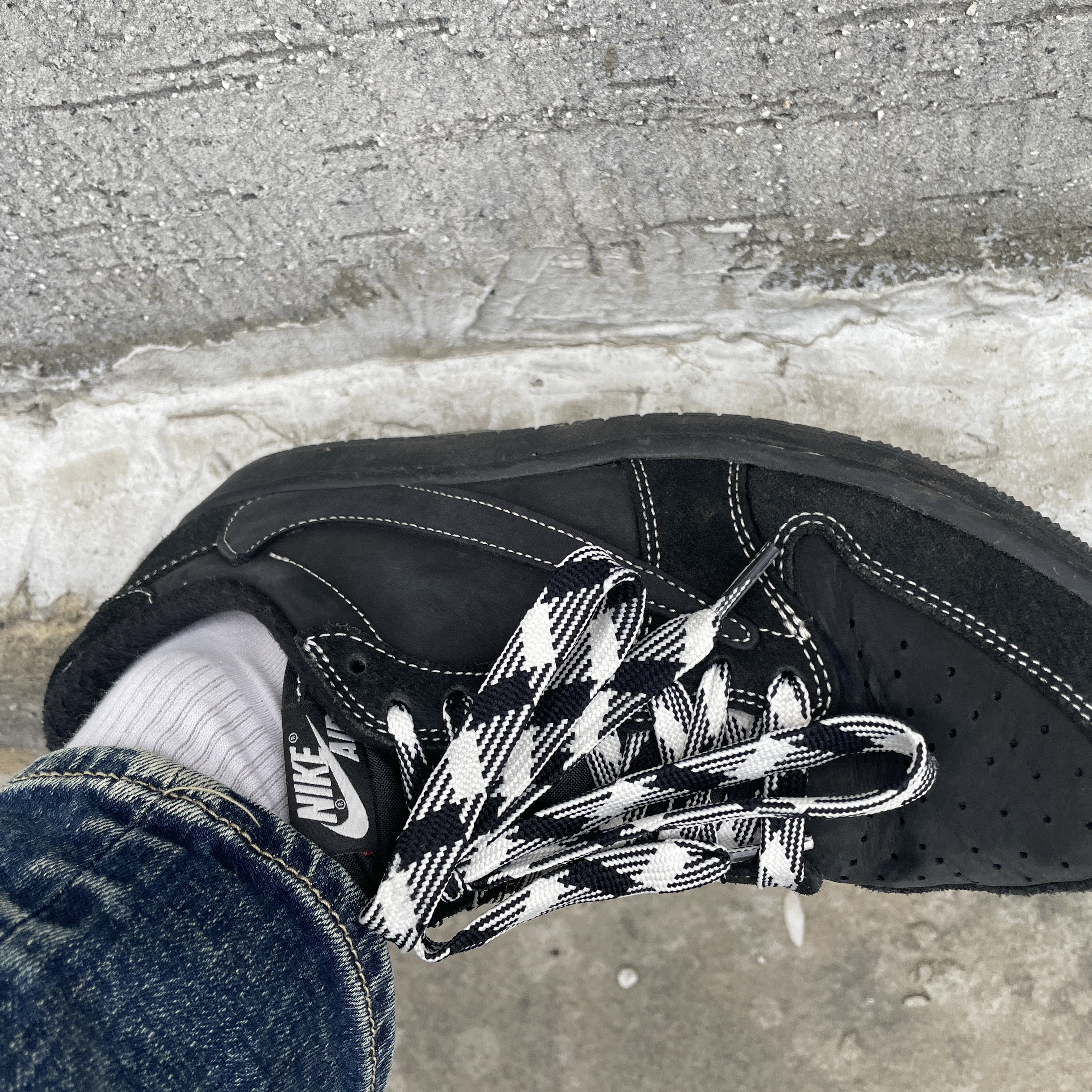 Jordan 1 x Travis Scott Retro Low OG SP Black Phantom 착용 스타일