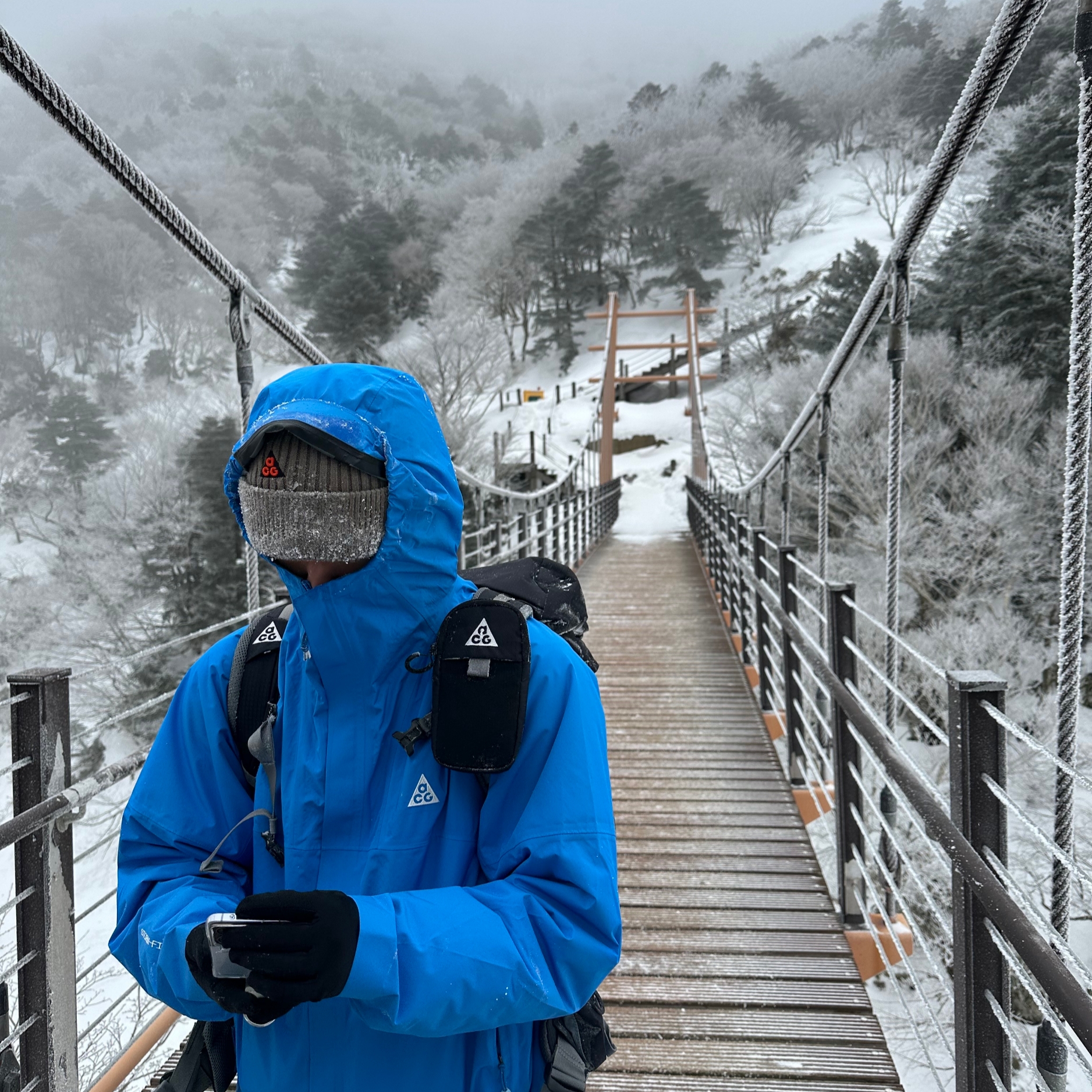 Nike NRG ACG Cuffed Beanie Olive Grey, Nike ACG Storm-Fit ADV Cascade Rains Full Zip Jacket Light Photo Blue Summit White - Asia 착용 스타일 - 3