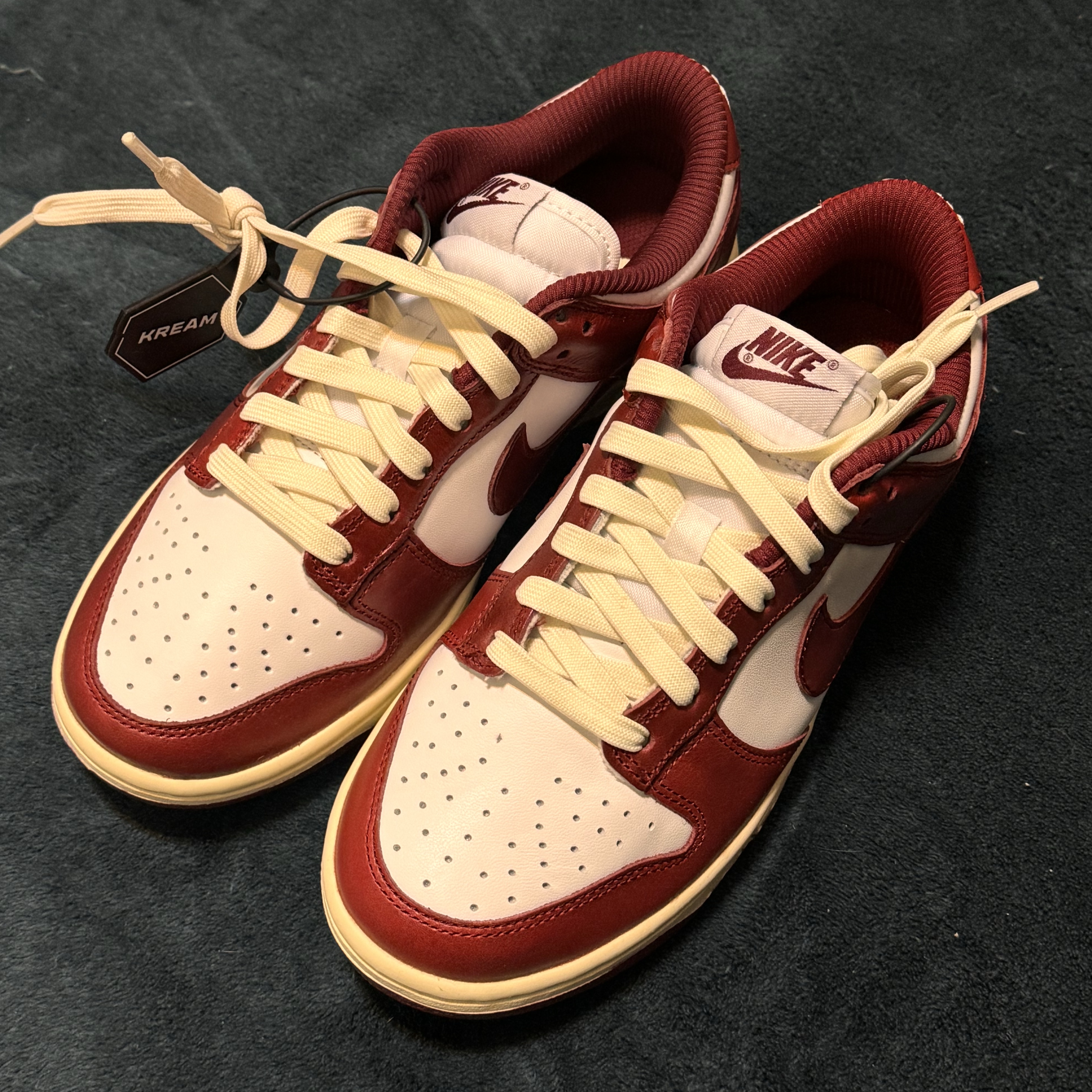 (W) Nike Dunk Low Retro PRM Team Red and White 착용 스타일 - 1