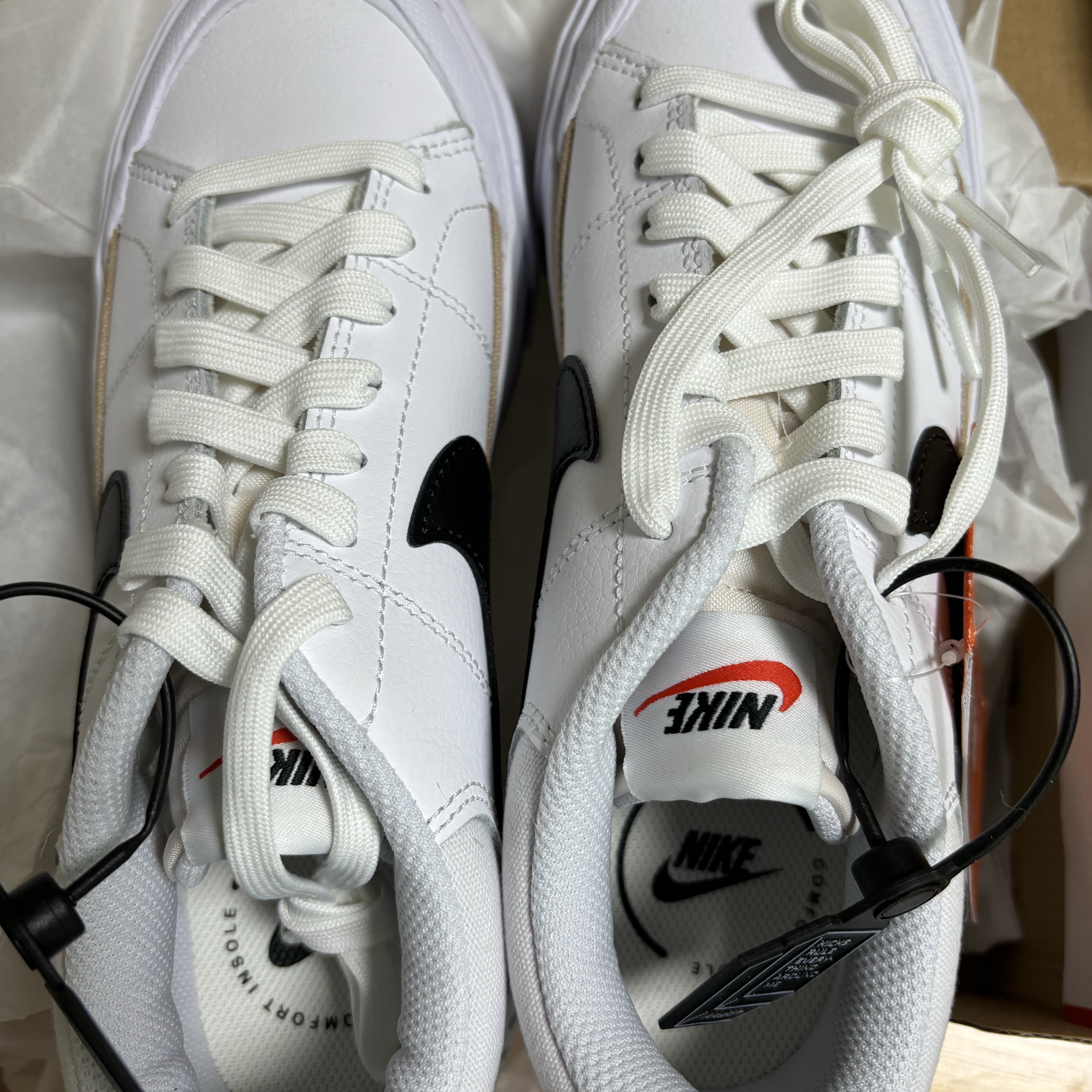 (W) Nike Court Legacy Lift White Black 착용 스타일