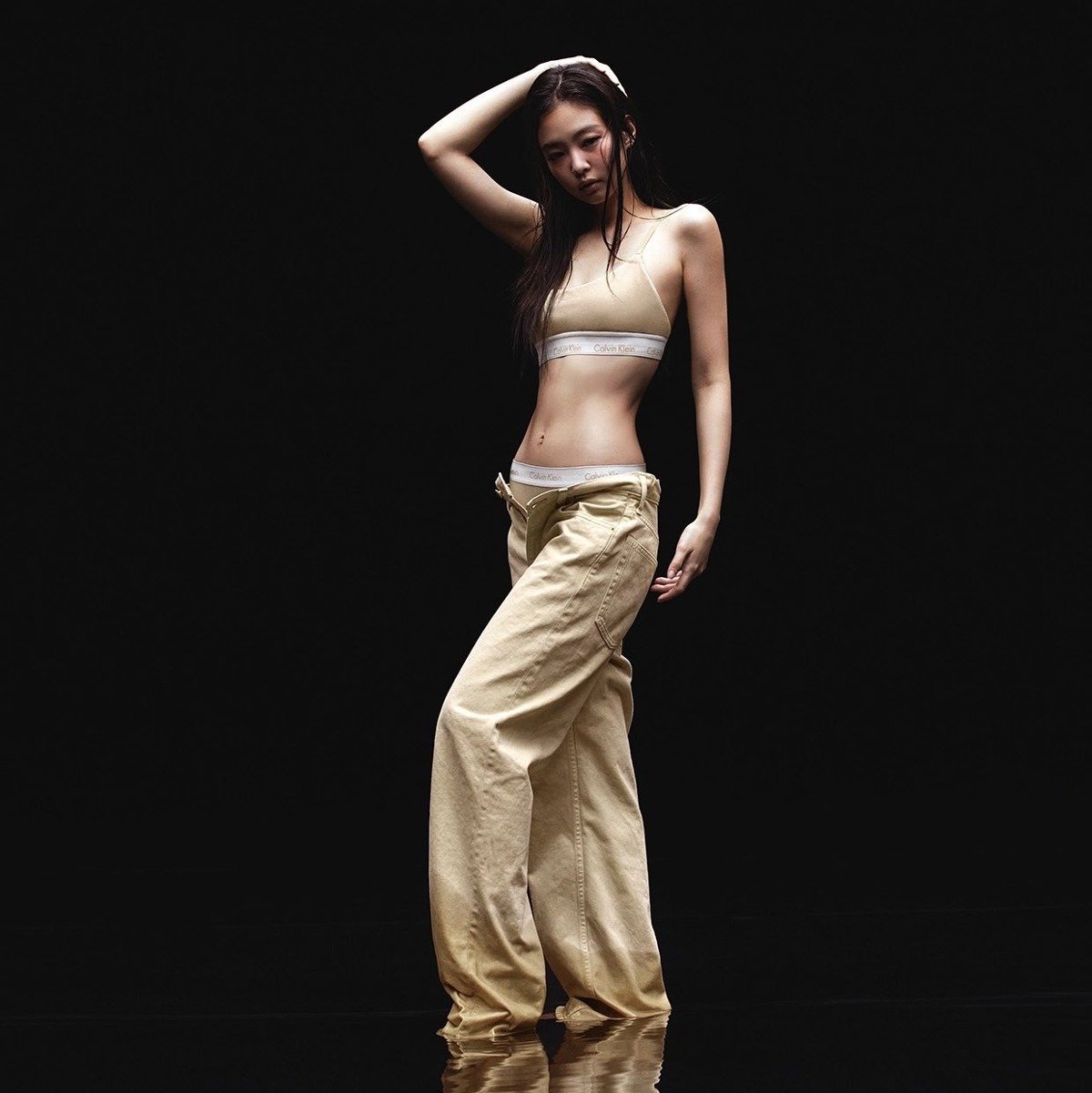 (W) Calvin Klein x Jennie Modern Cotton Lightly Lined Bralette Mojave Desert 착용 스타일