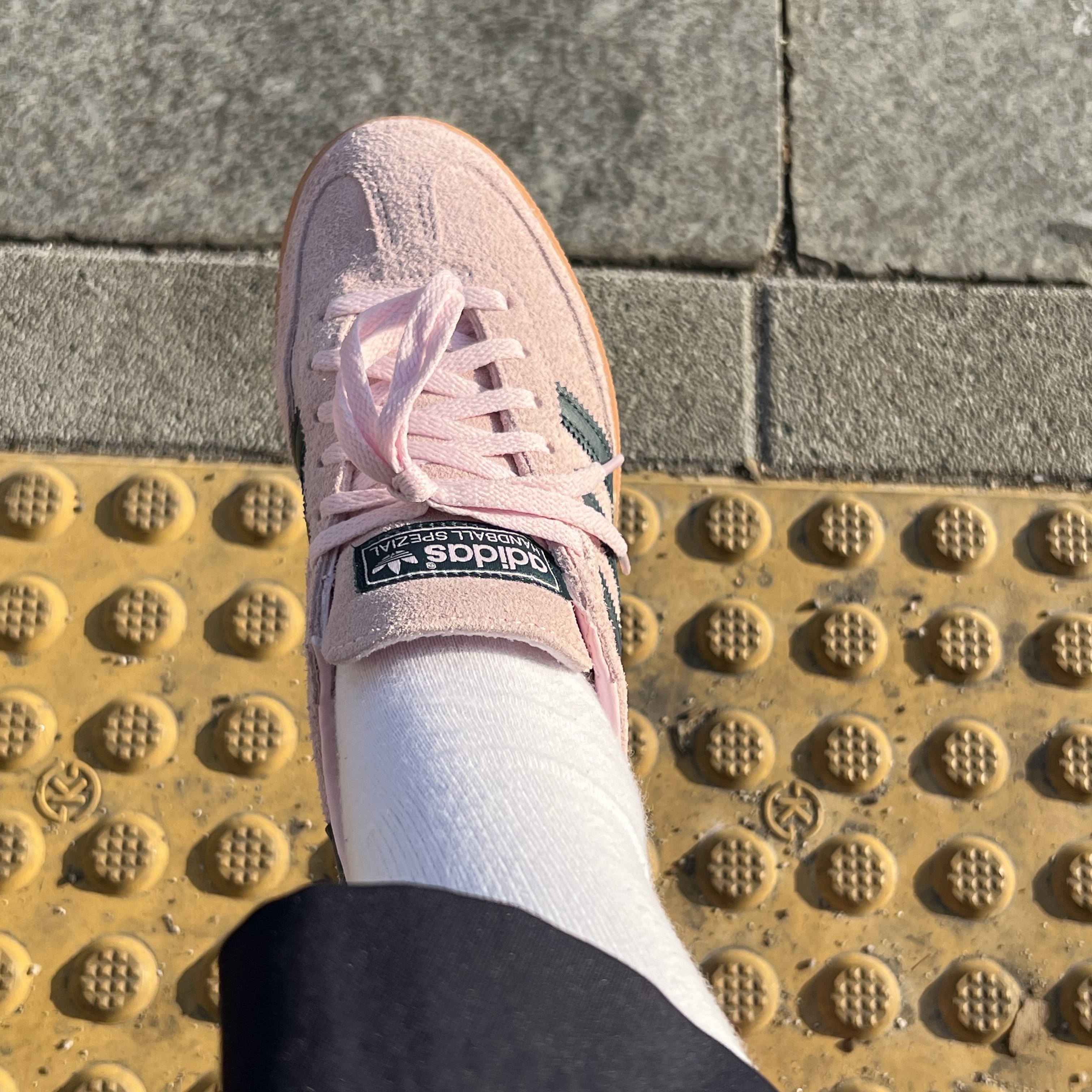 (W) Adidas Spezial Handball Clear Pink 착용 스타일 - 4