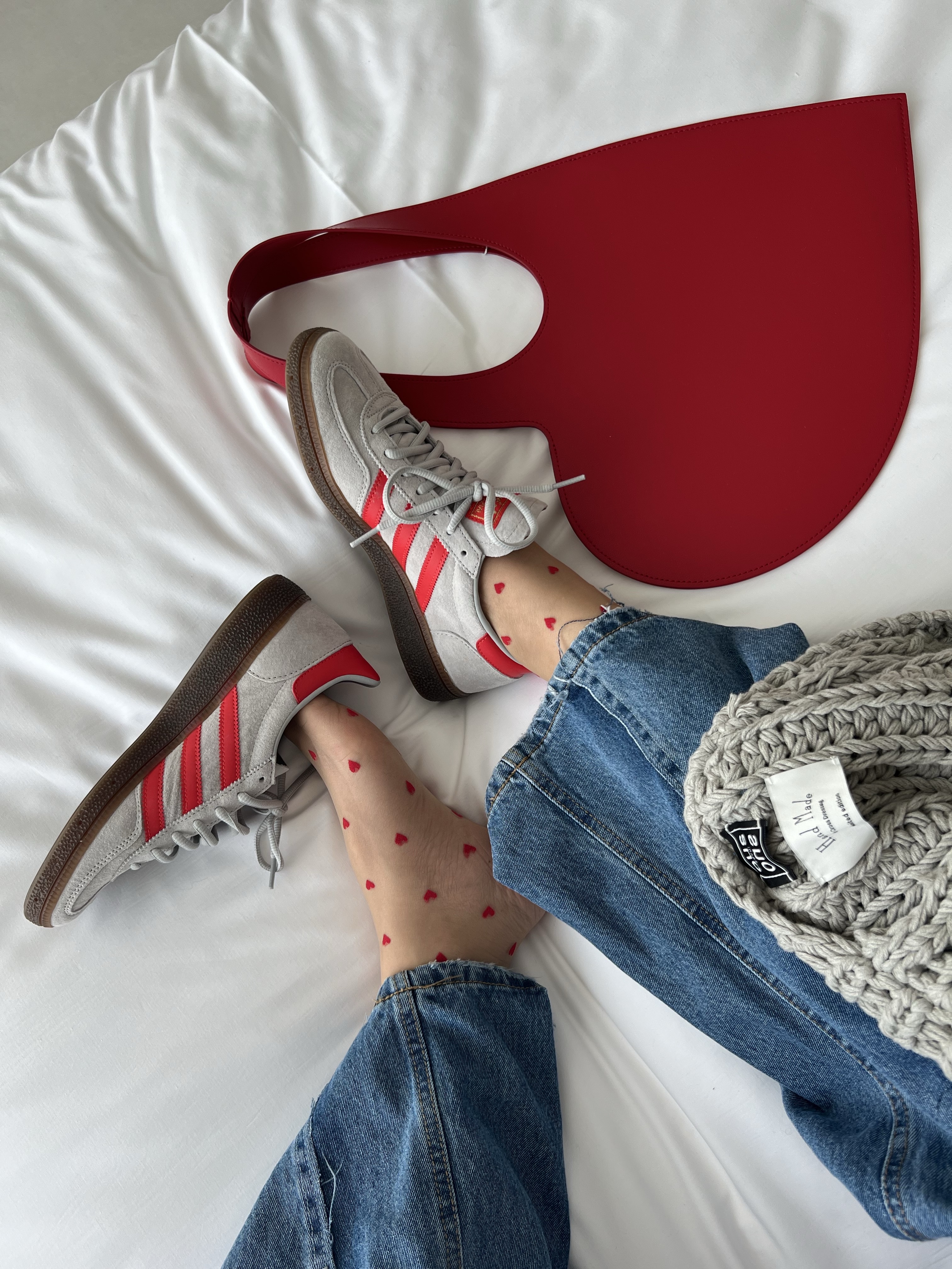 Adidas Spezial Handball Grey Hi-Res Red 착용 스타일