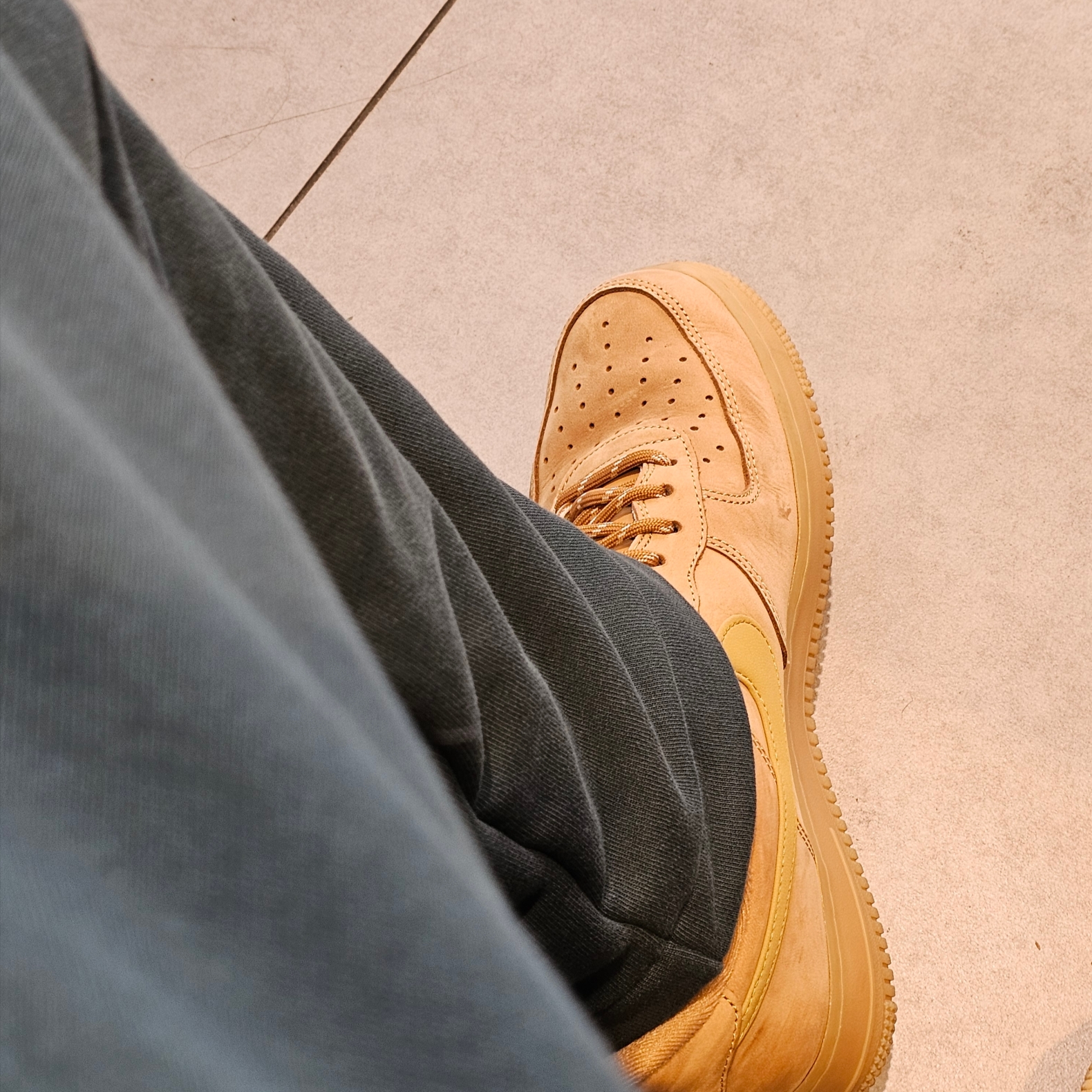 Nike Air Force 1 '07 WB Flax 착용 스타일