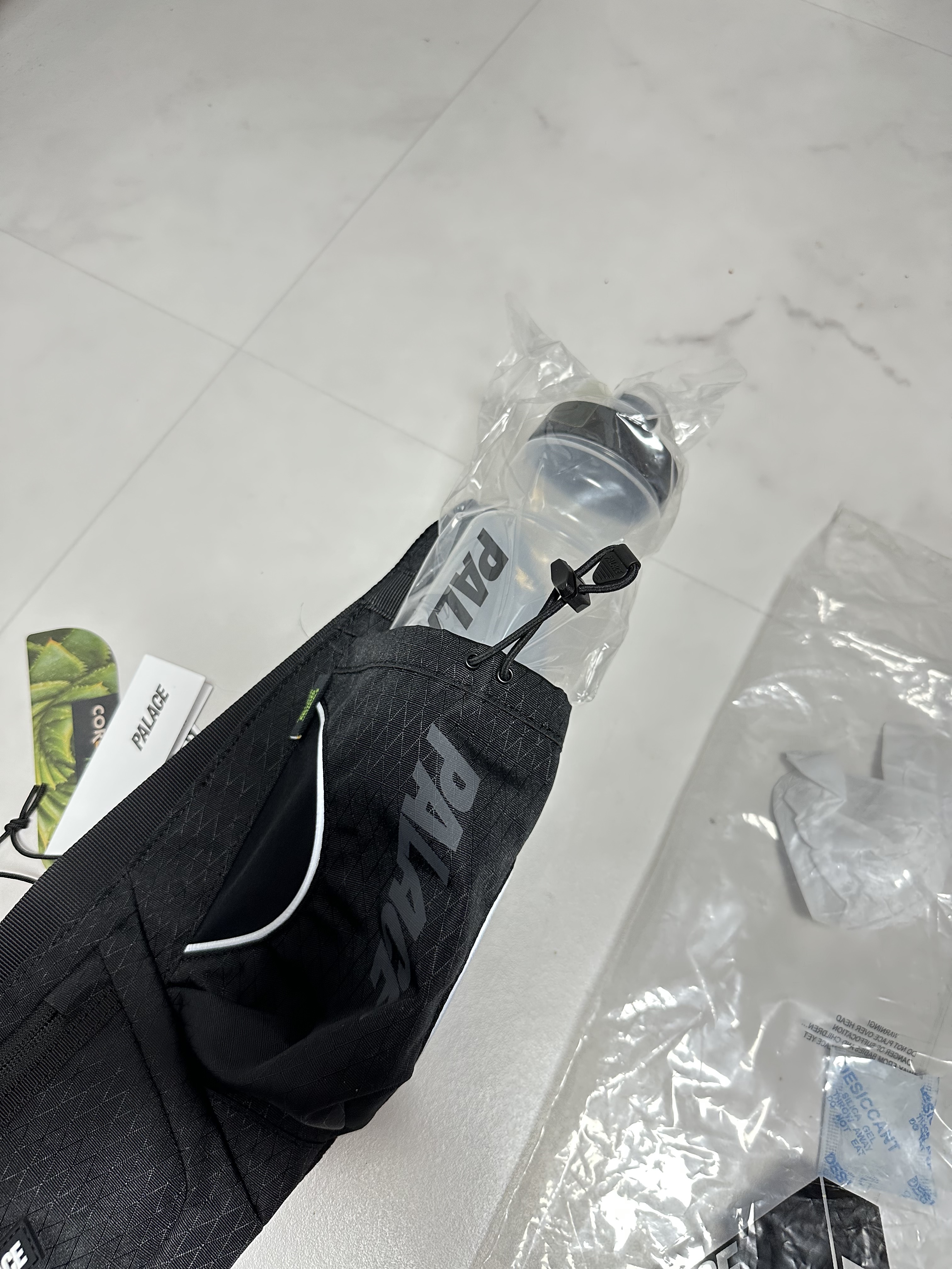Palace Cordura Y-Rip Bottle Pack Black - 24SS 착용 스타일 - 3