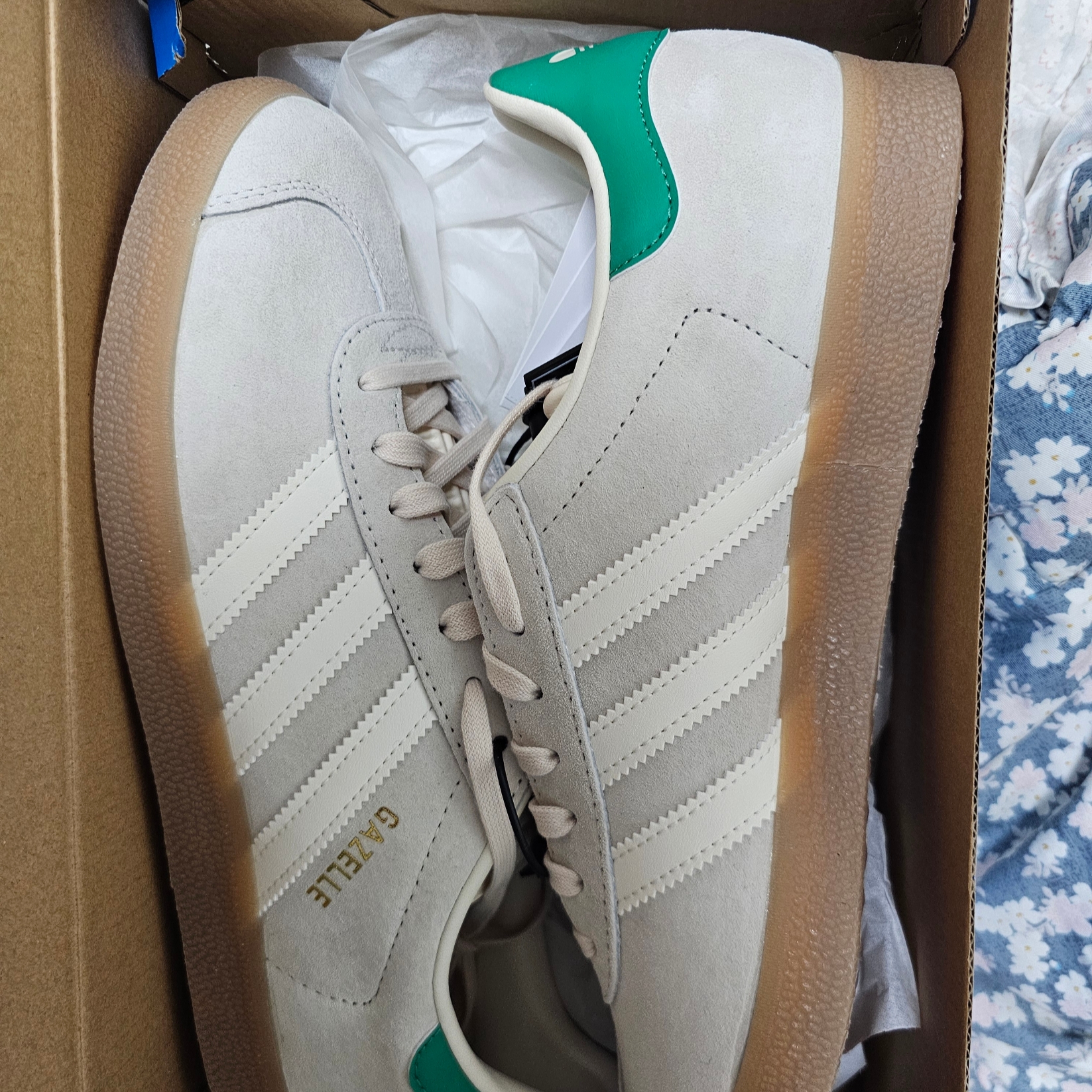 (W) Adidas Gazelle Wonder White Cream White 착용 스타일