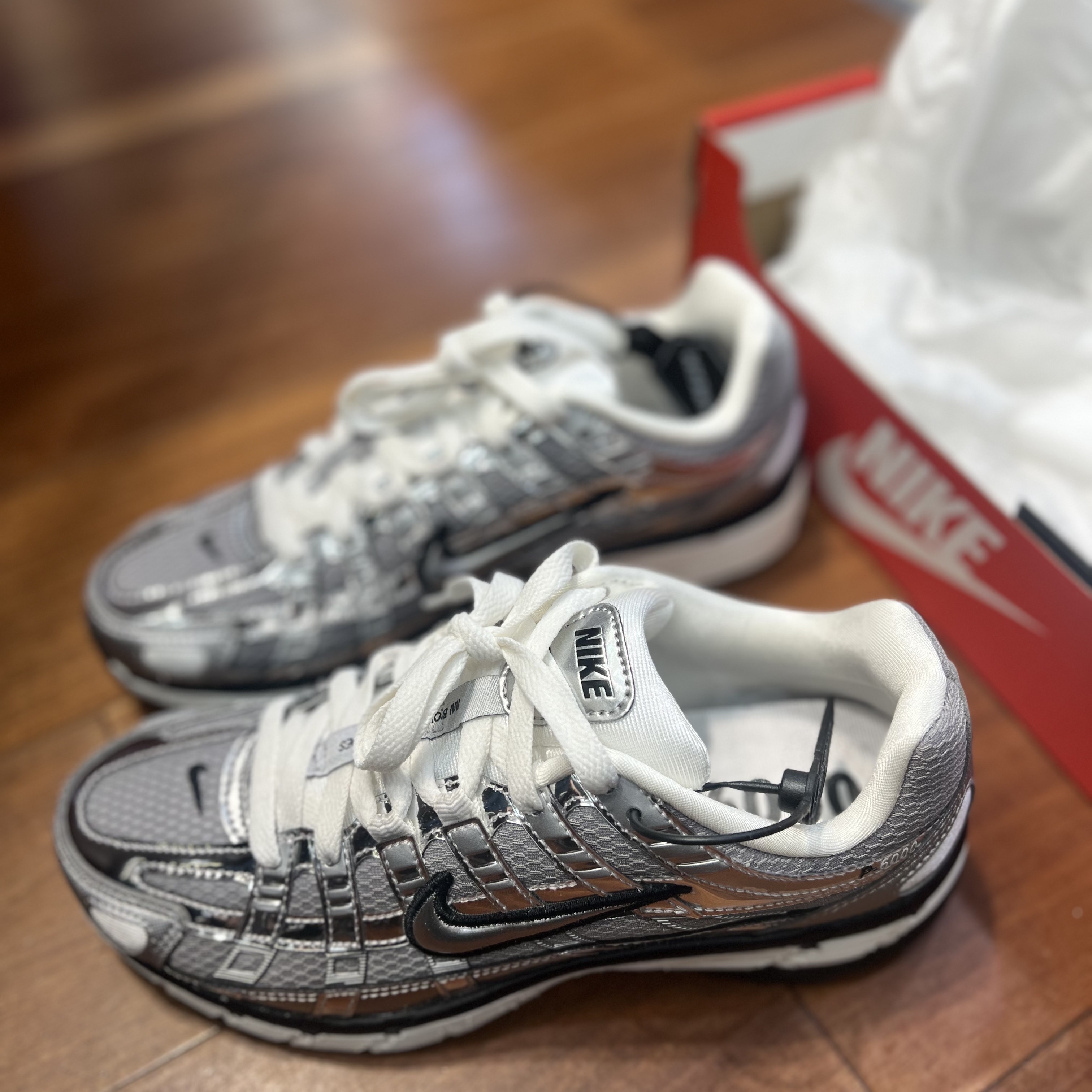 Nike P-6000 Metallic Silver 착용 스타일