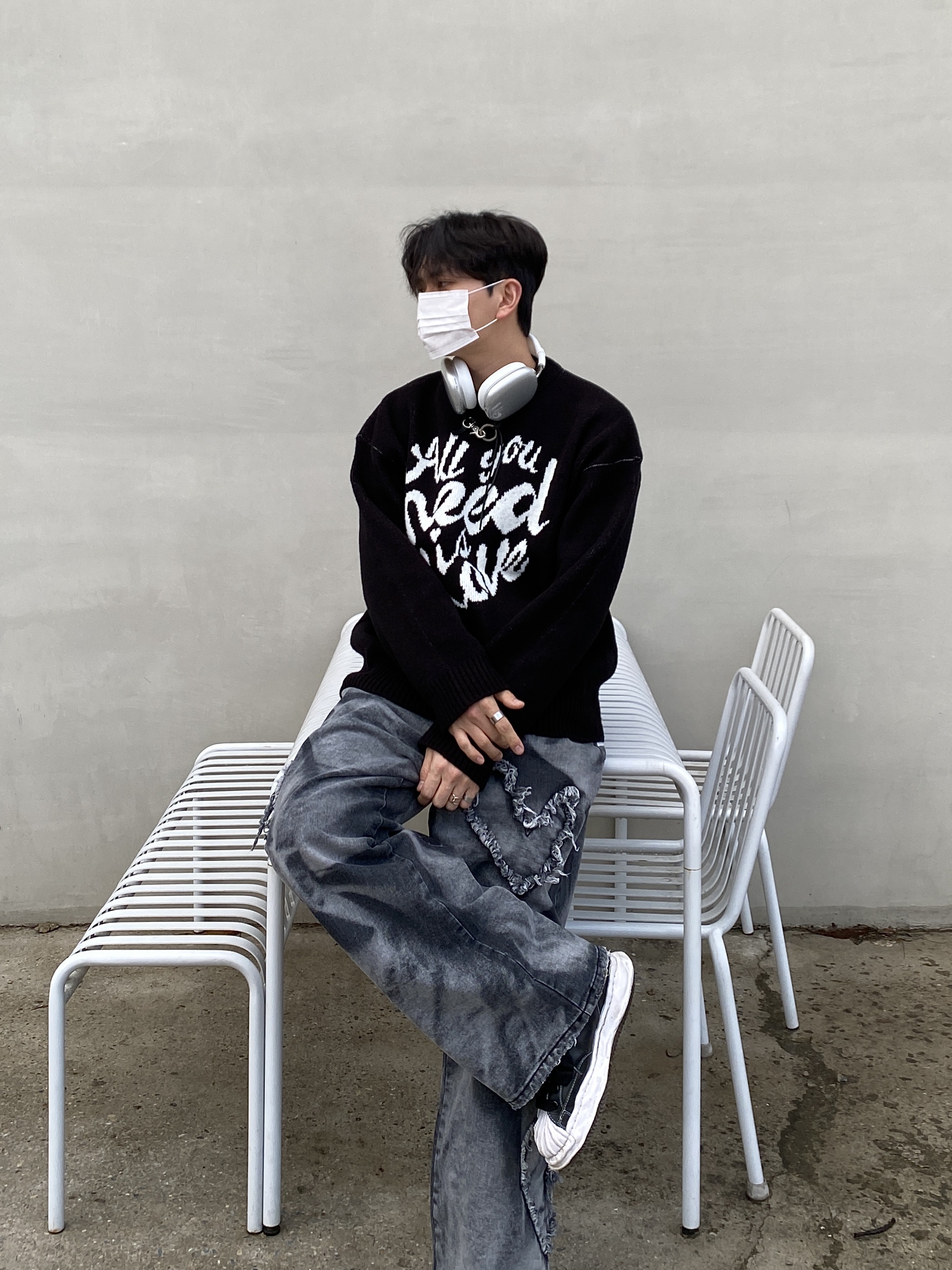 Maison Mihara Yasuhiro Blakey OG Sole Leather Low-top Sneakers Black 착용 스타일 - 5