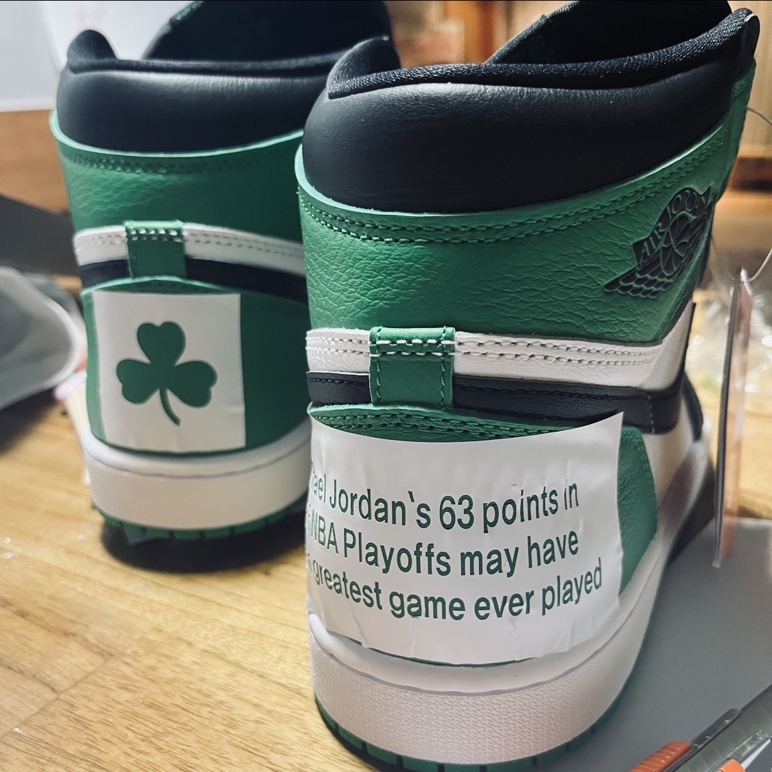 Jordan 1 Retro High OG Black and Lucky Green 착용 스타일 - 4