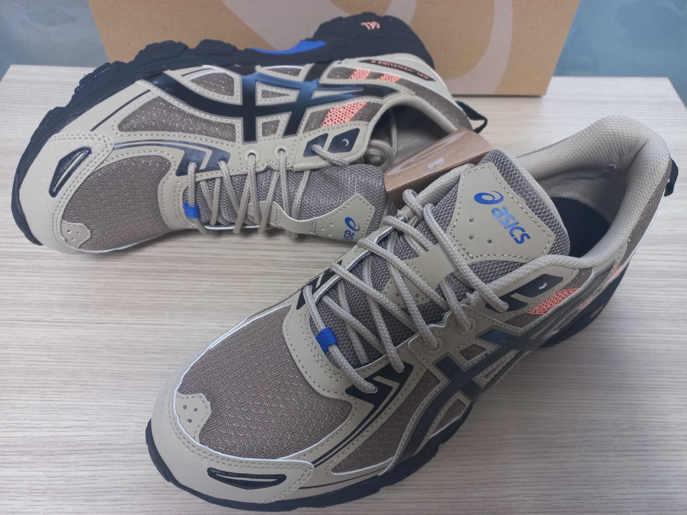 Asics Gel-Venture 6 SPS Pepper Black 착용 스타일 - 1