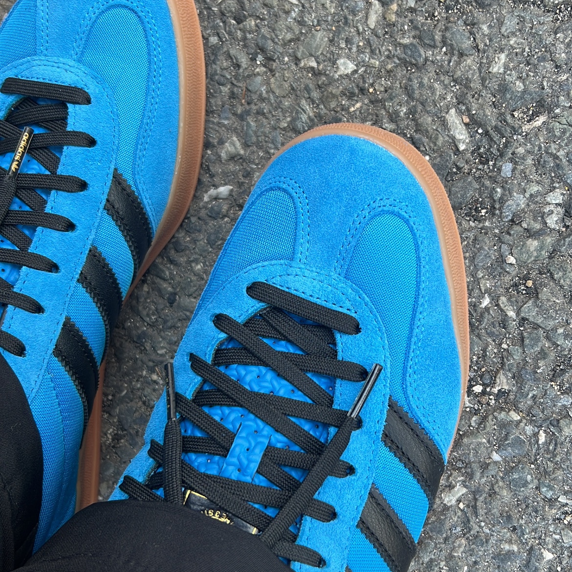 Adidas Gazelle Indoor Bright Blue Core Black 착용 스타일