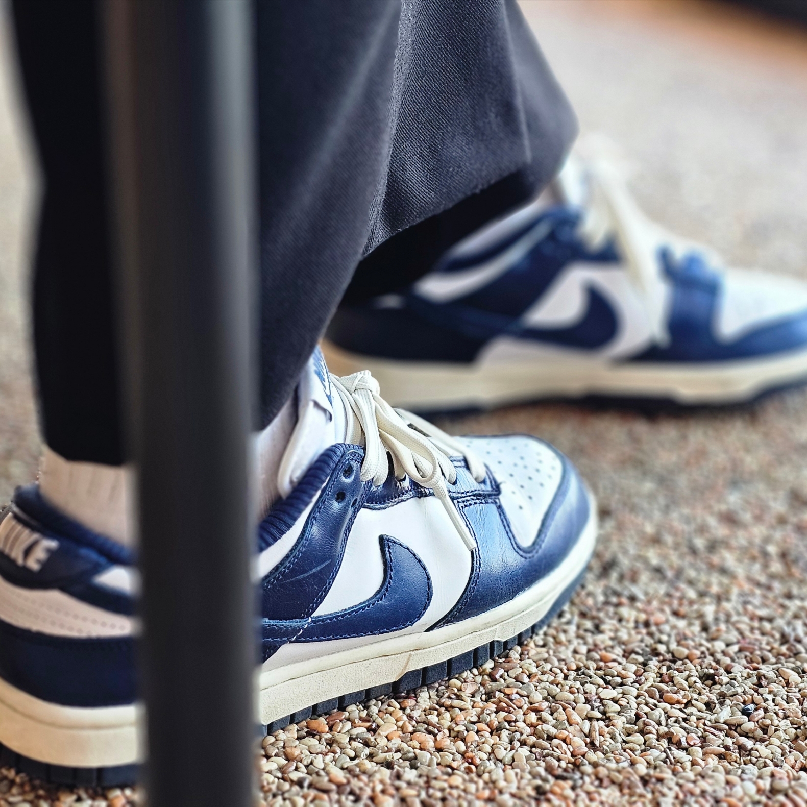 (W) Nike Dunk Low Vintage Midnight Navy 착용 스타일 - 1