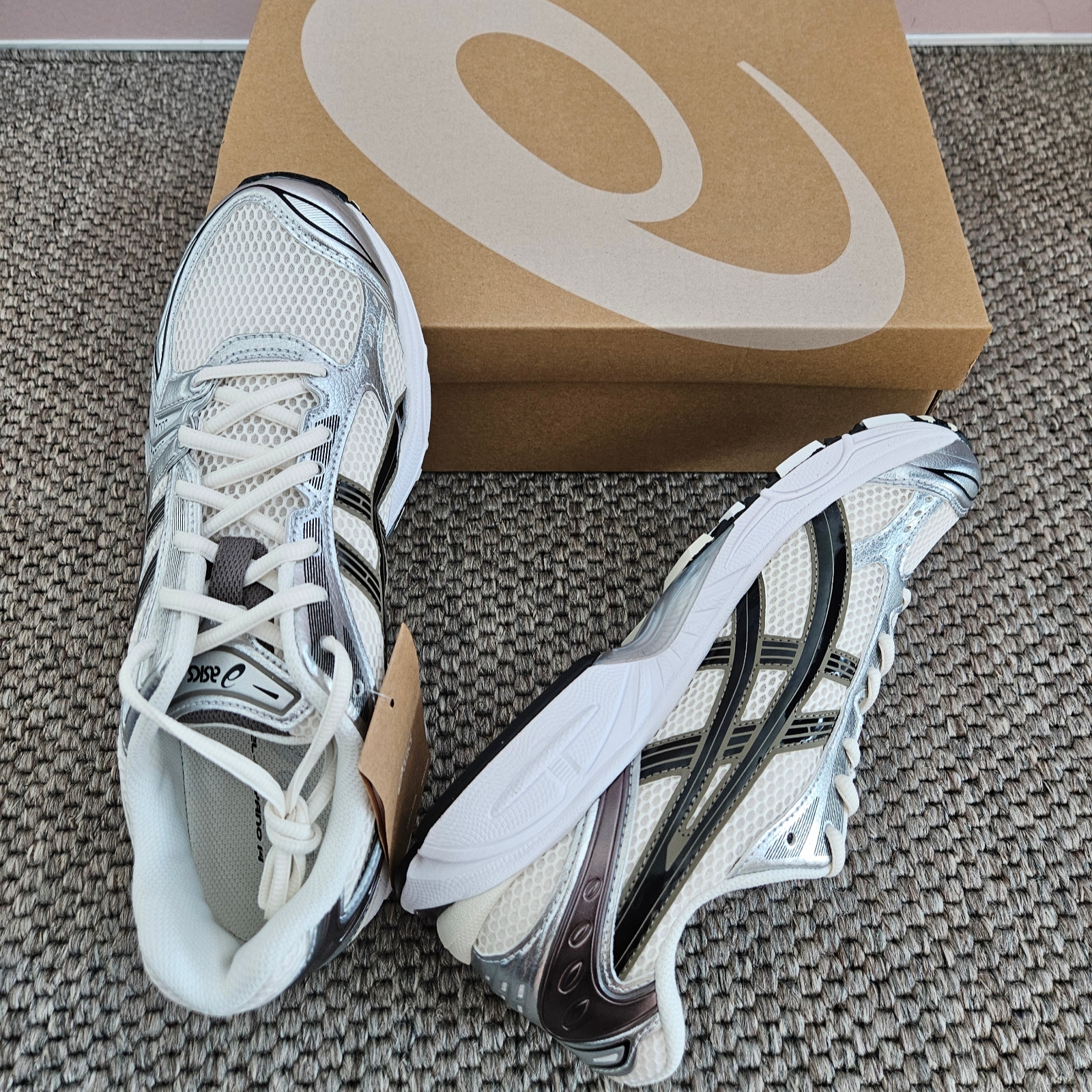 Asics Gel-Kayano 14 Cream Black 착용 스타일 - 3
