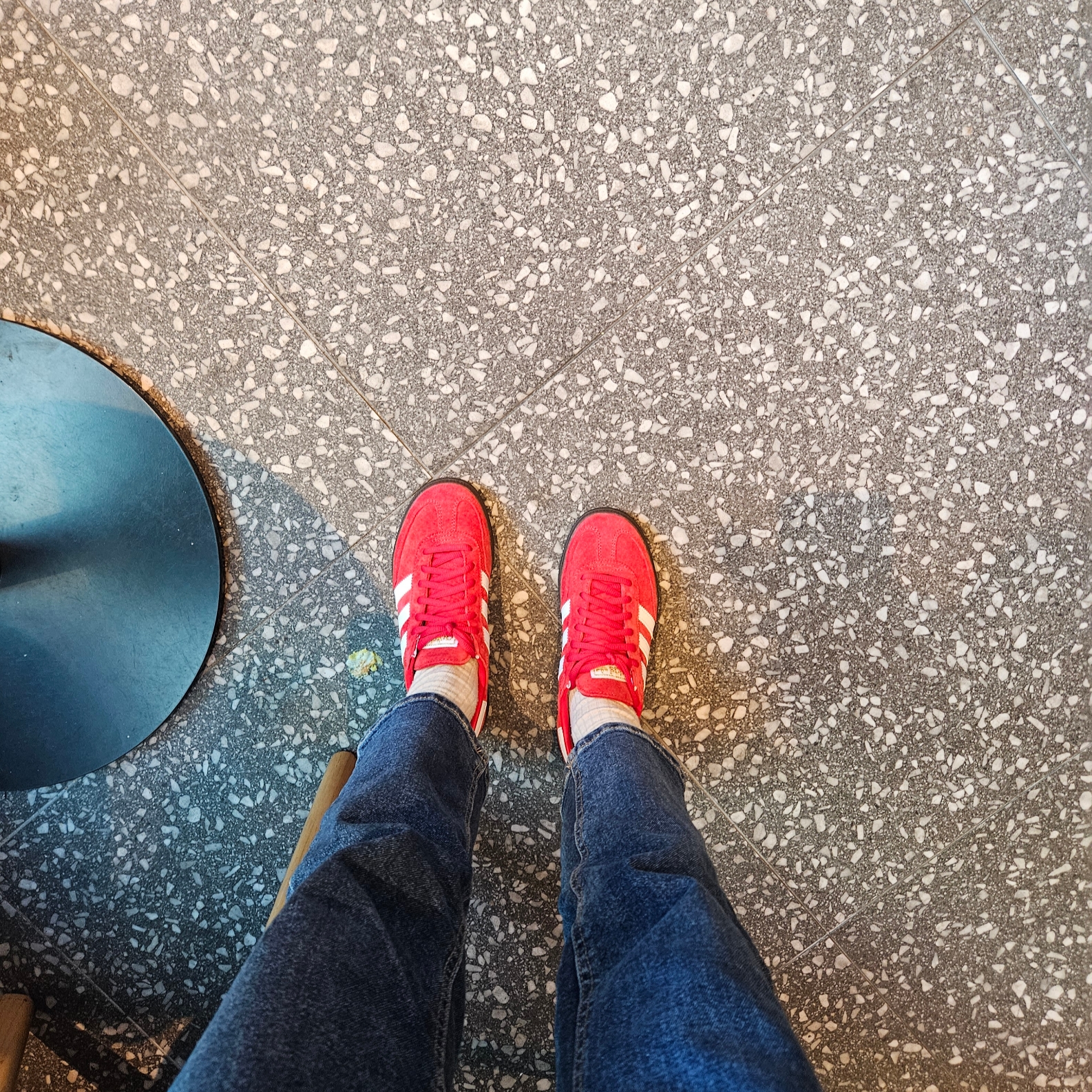 Adidas Spezial Handball Scarlet Cloud White 착용 스타일