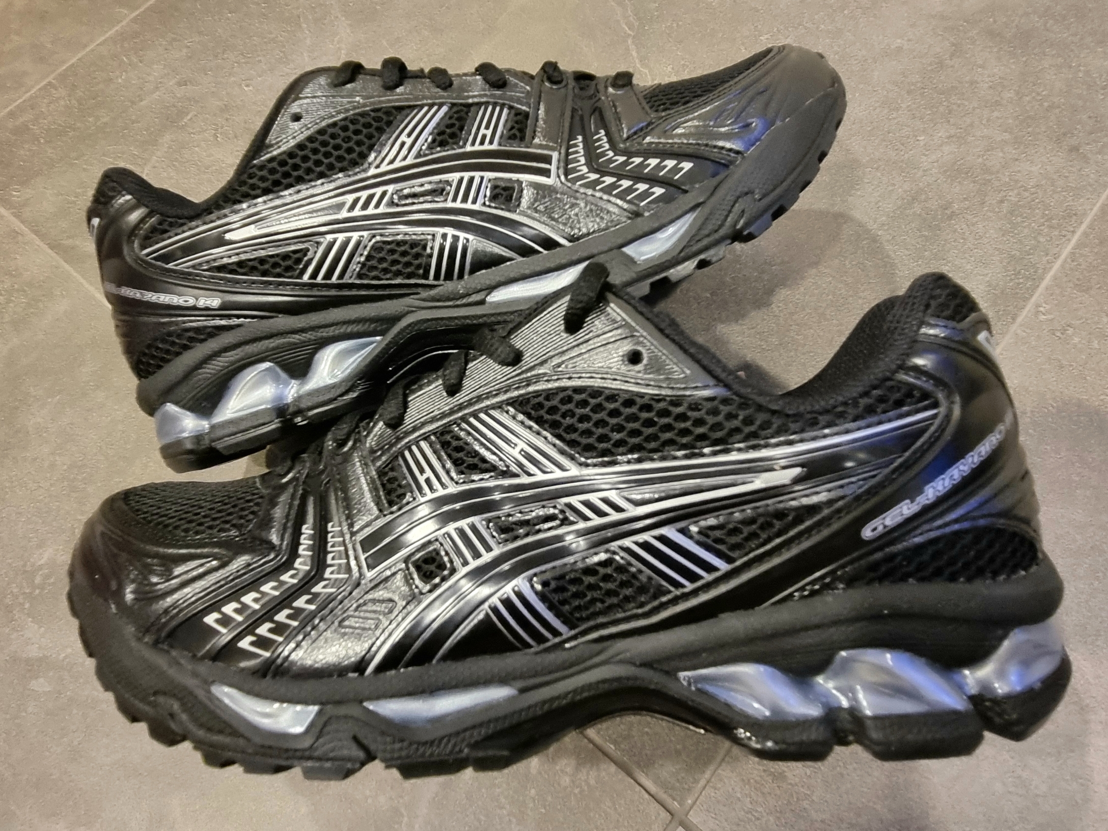 Asics Gel-Kayano 14 Black Pure Silver 착용 스타일 - 4