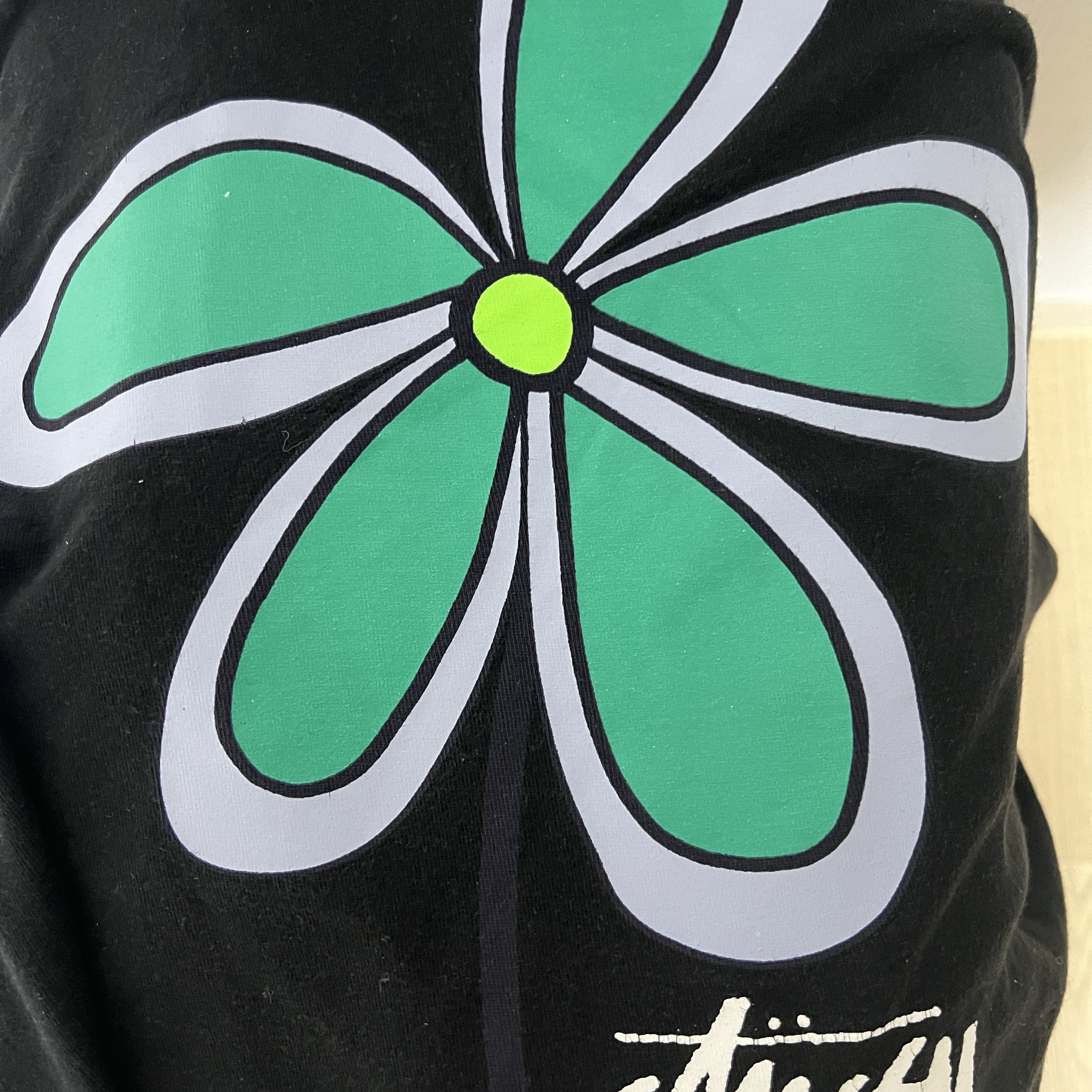 Stussy Flower T-Shirt Black 착용 스타일
