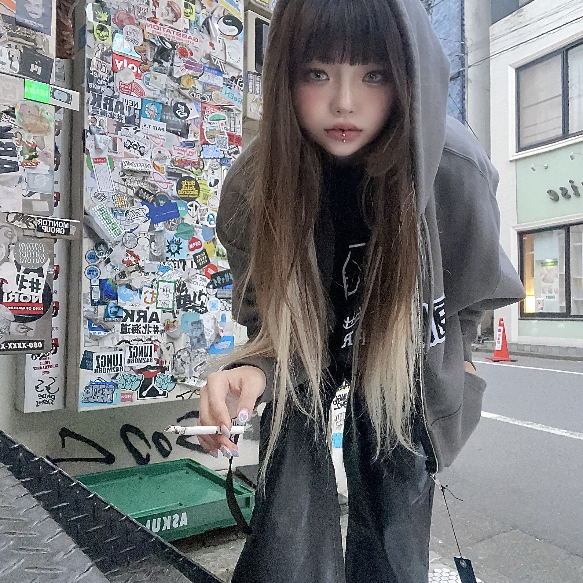 Supreme Skeleton T-Shirt Black - 23FW, Cav Empt Embroidery Zip Hoody Charcoal - 24SS 착용 스타일