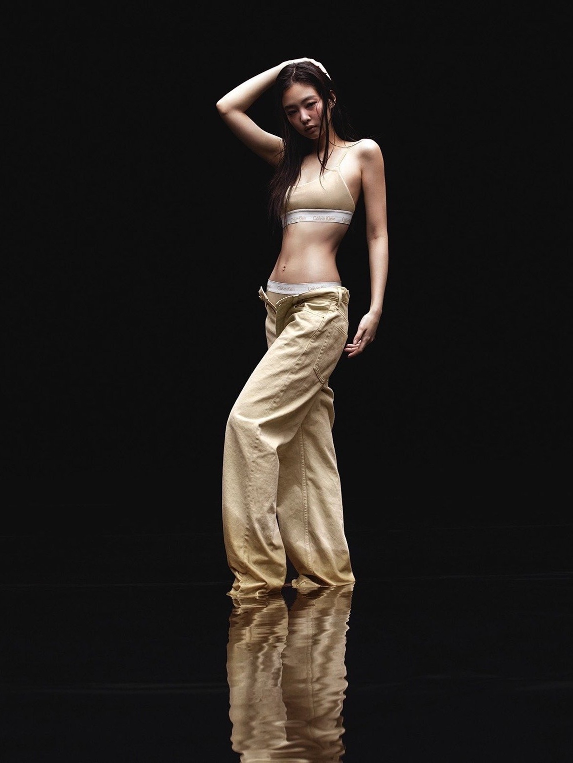 (W) Calvin Klein x Jennie 90's Straight Fit Denim Mojave Desert 착용 스타일