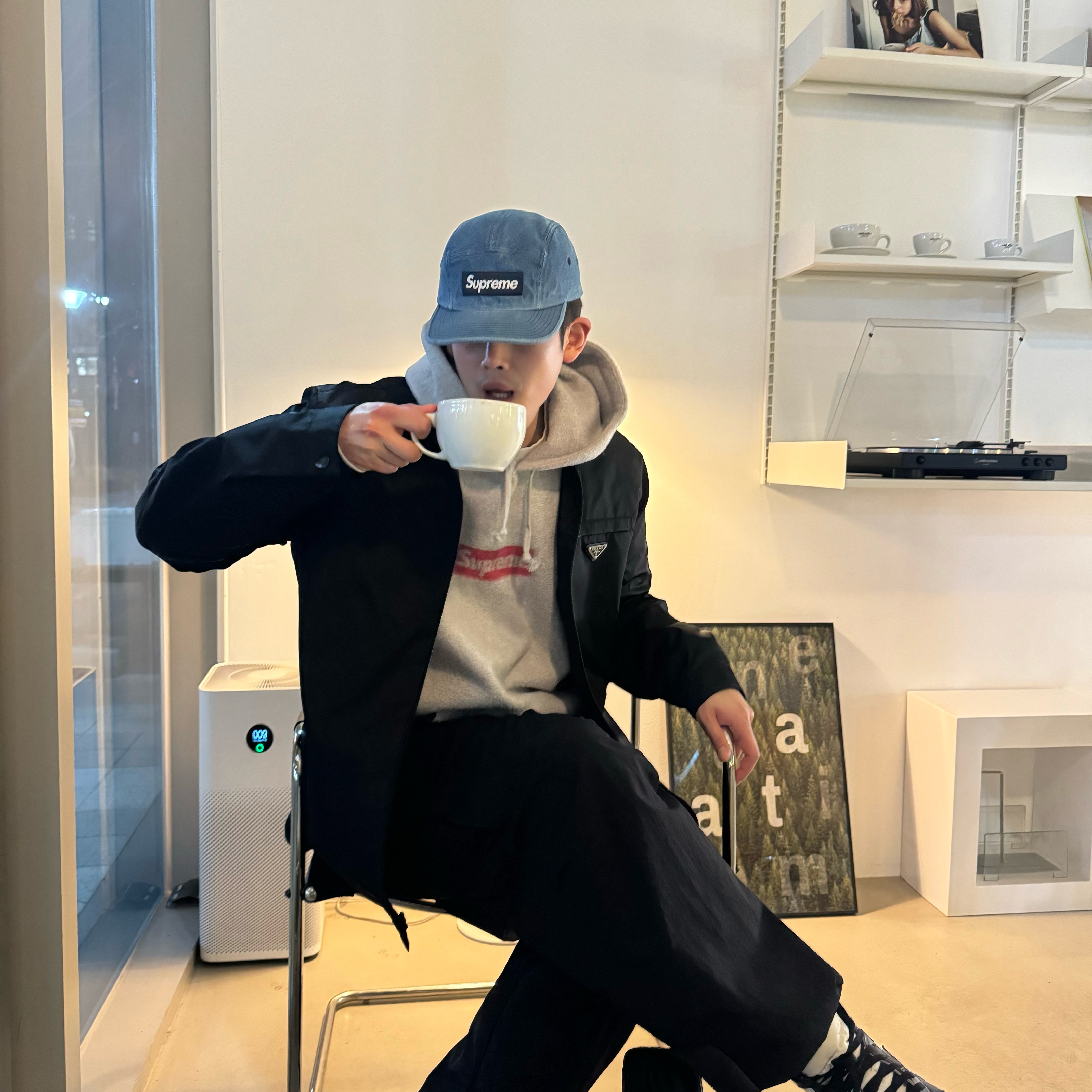 Supreme Inside Out Box Logo Hooded Sweatshirt Heather Grey - 23SS, Supreme Washed Chino Twill Camp Cap Denim - 23FW 착용 스타일 - 1