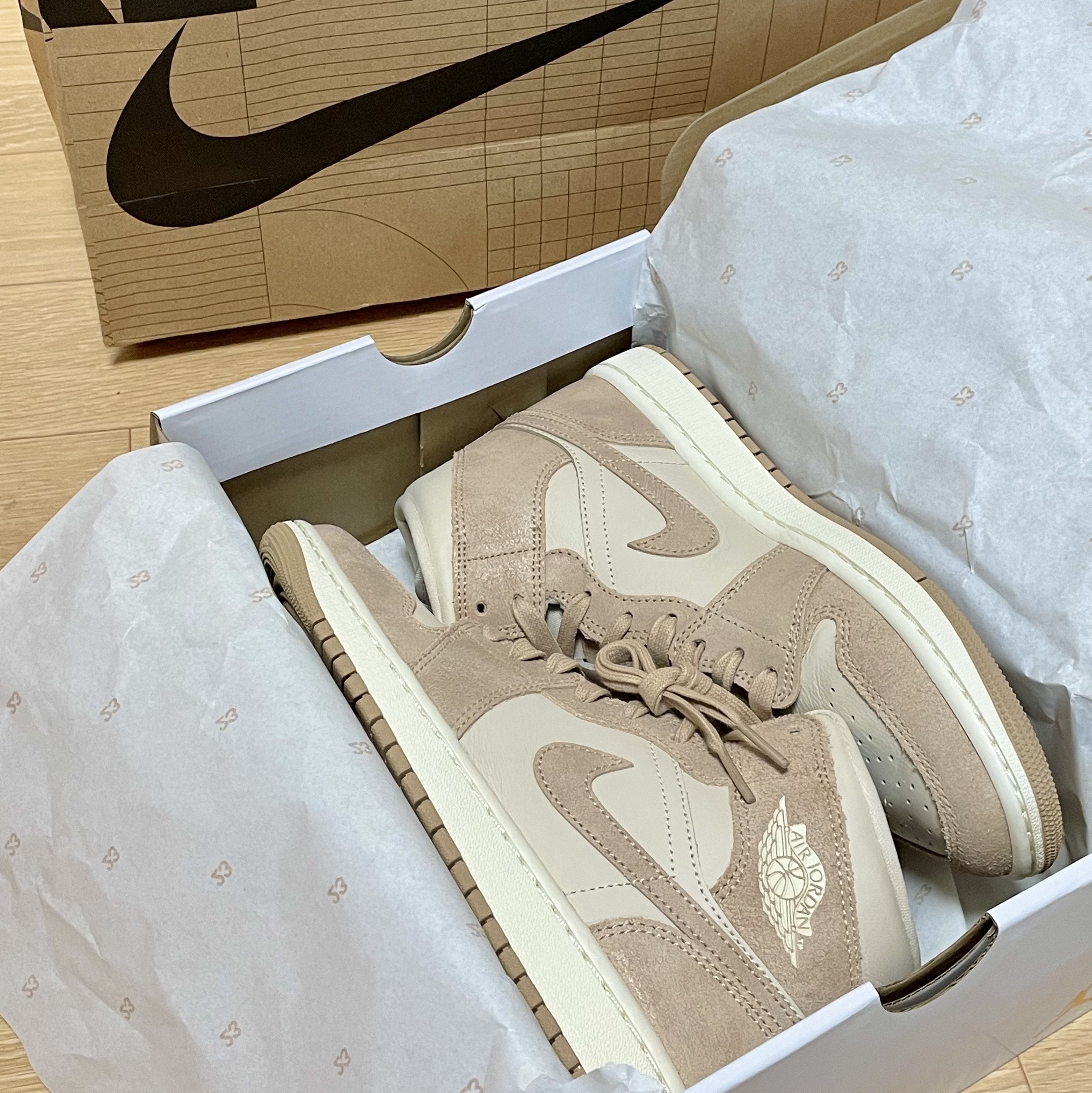 (W) Jordan 1 Mid SE Legend Light Brown 착용 스타일