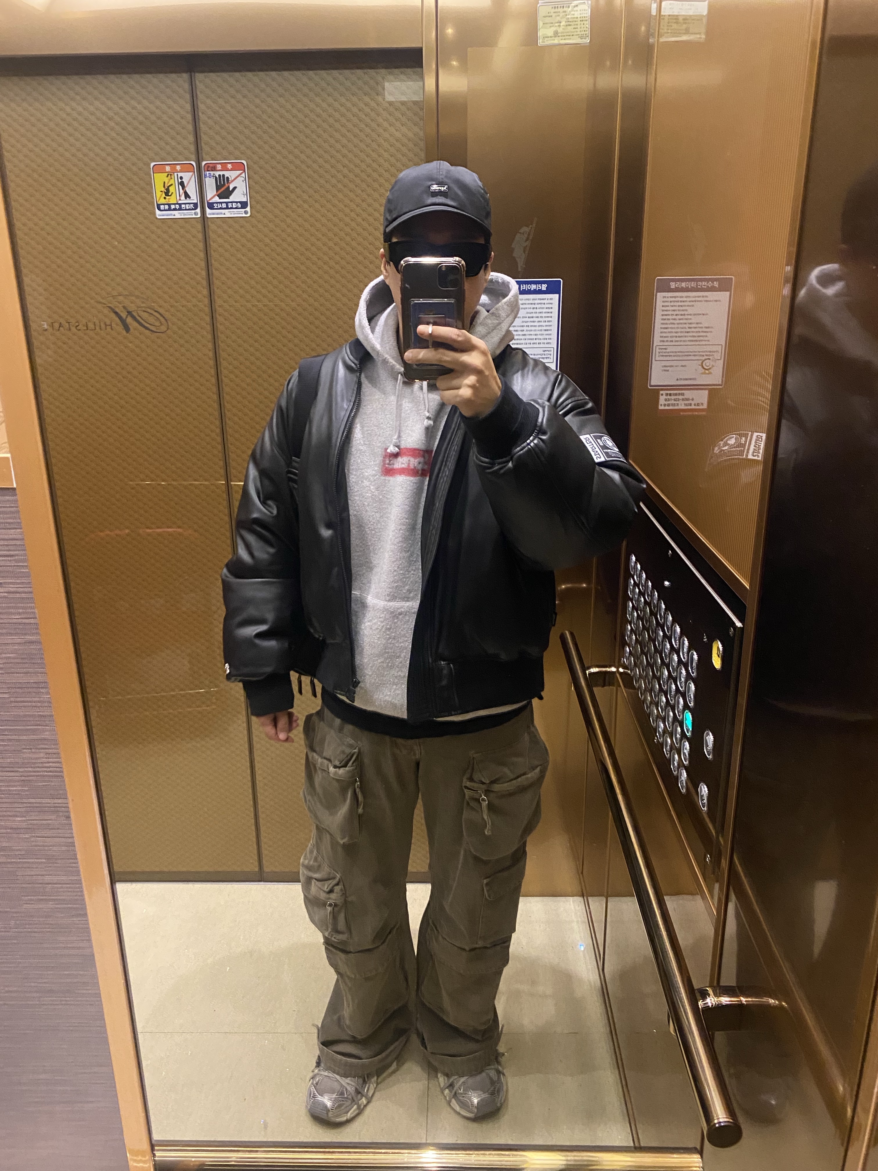 Balenciaga 3XL Sneakers Light Beige, Supreme Inside Out Box Logo Hooded Sweatshirt Heather Grey - 23SS 착용 스타일
