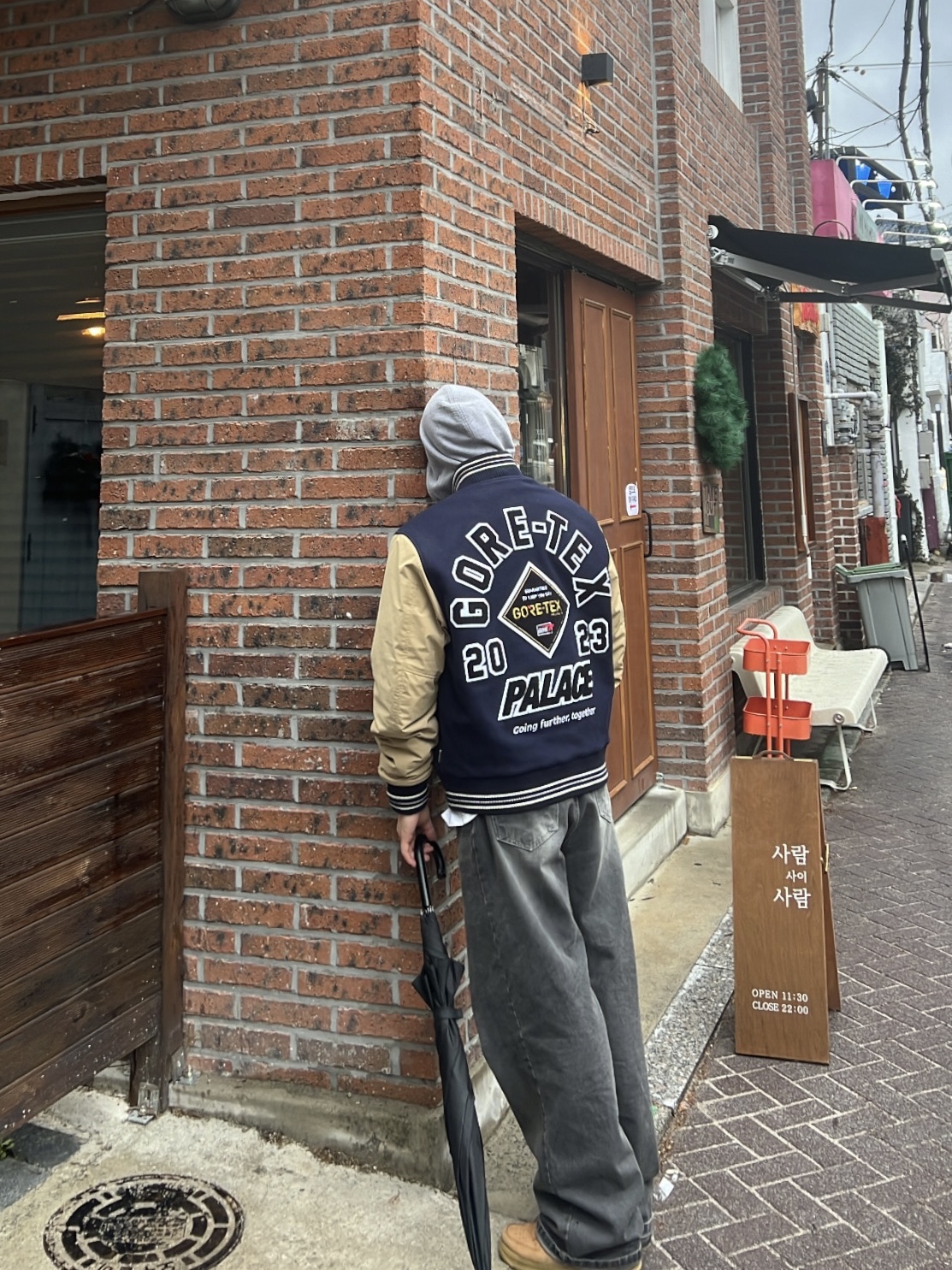 Palace Gore-Tex Going Further Varsity Navy - 23FW, Nike Air Force 1 '07 WB Flax 착용 스타일 - 1