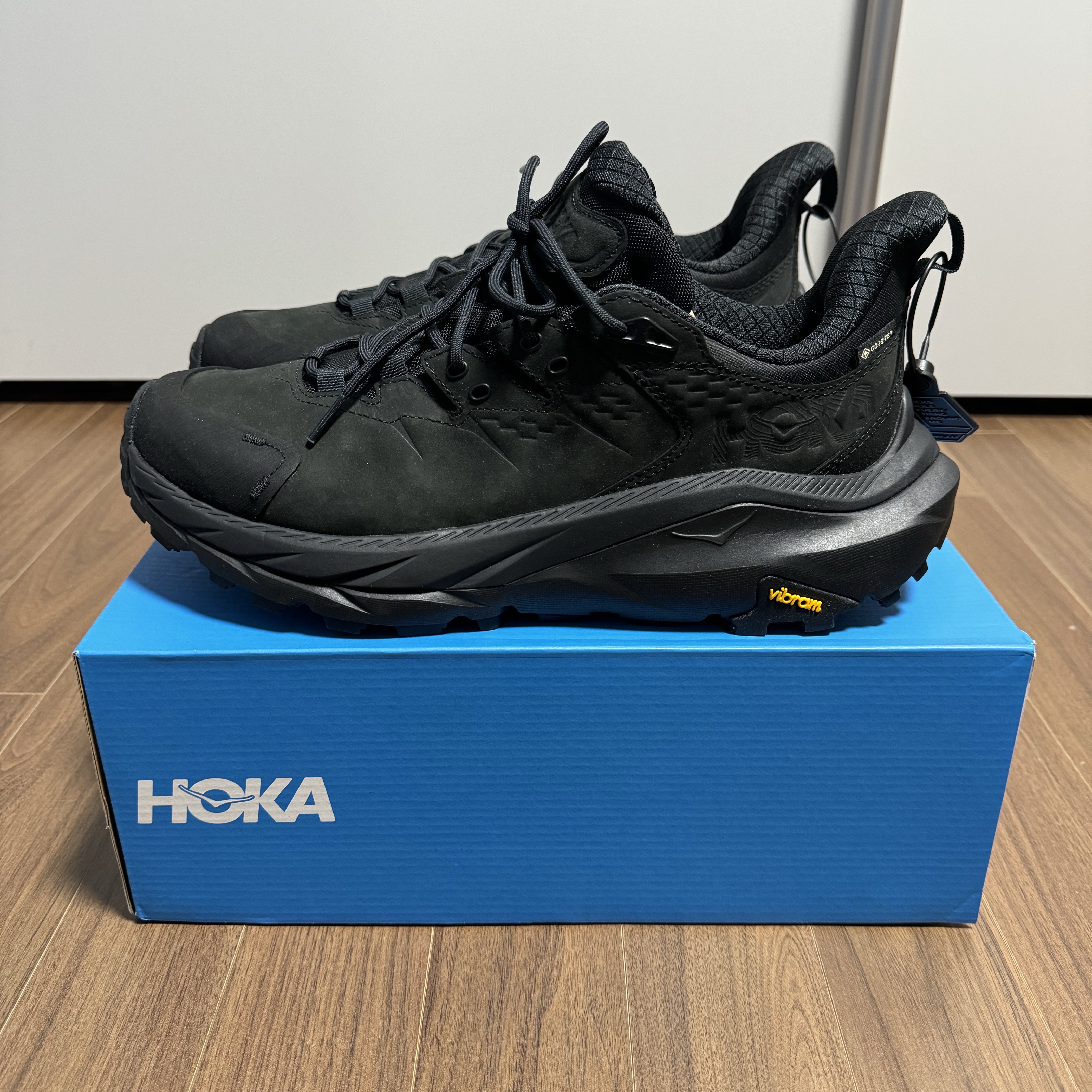 Hoka Kaha 2 Low Gore-Tex Black 착용 스타일