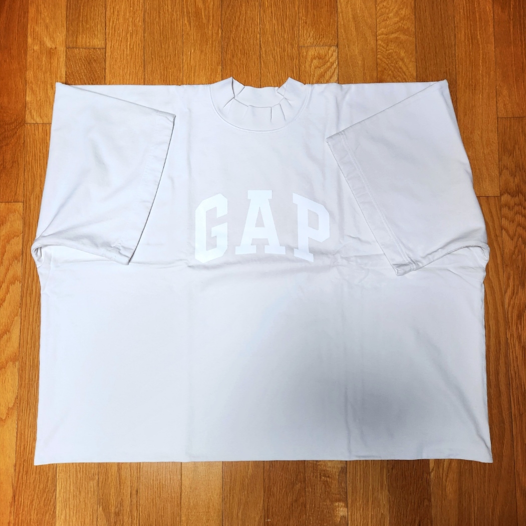 Yeezy Gap Engineered By Balenciaga Dove No Seam T-Shirt White 착용 스타일 - 1
