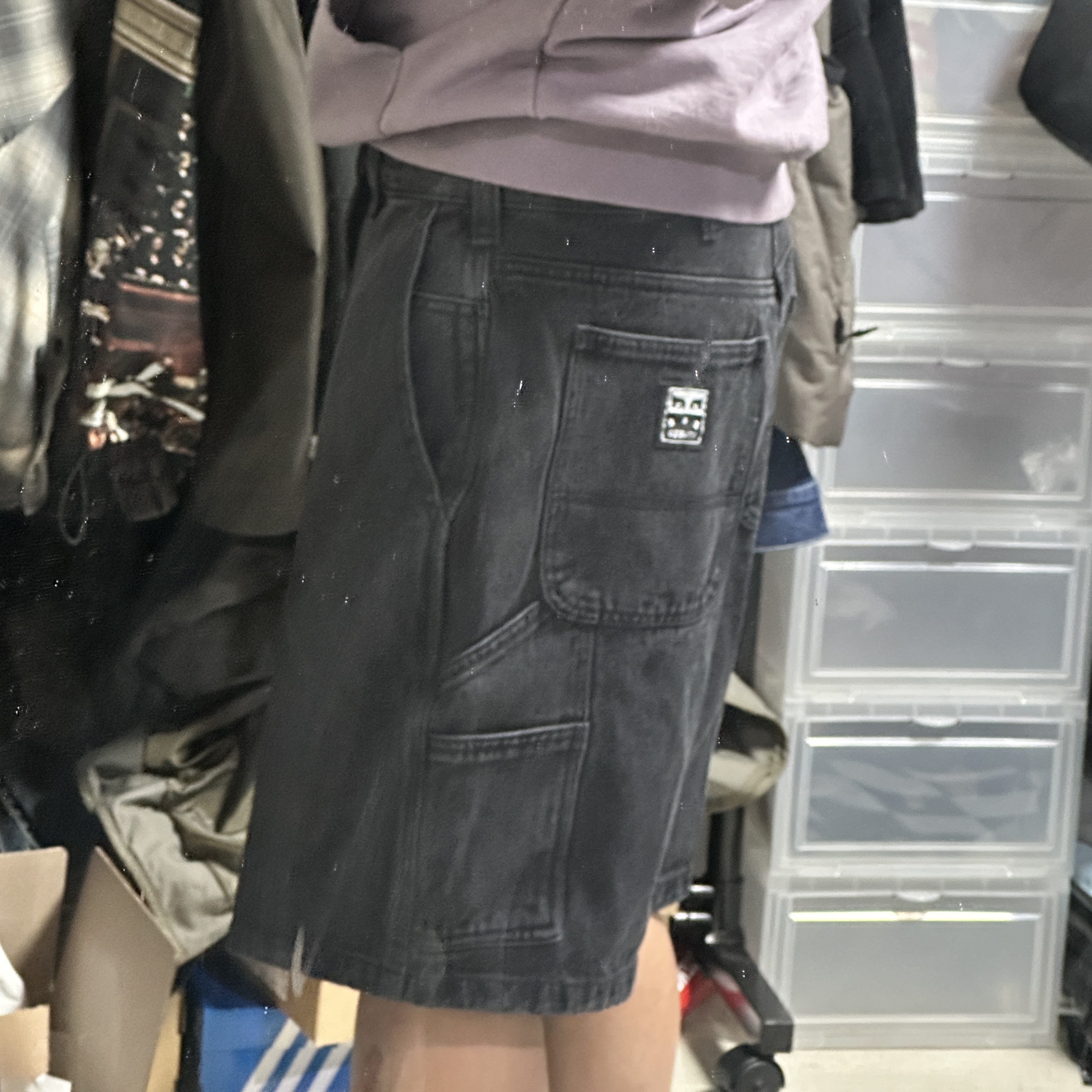 IAB Studio x Obey Poster Carpenter Denim Shorts Dusty Black, Starbucks x MINI Miniature Keychain 착용 스타일 - 3