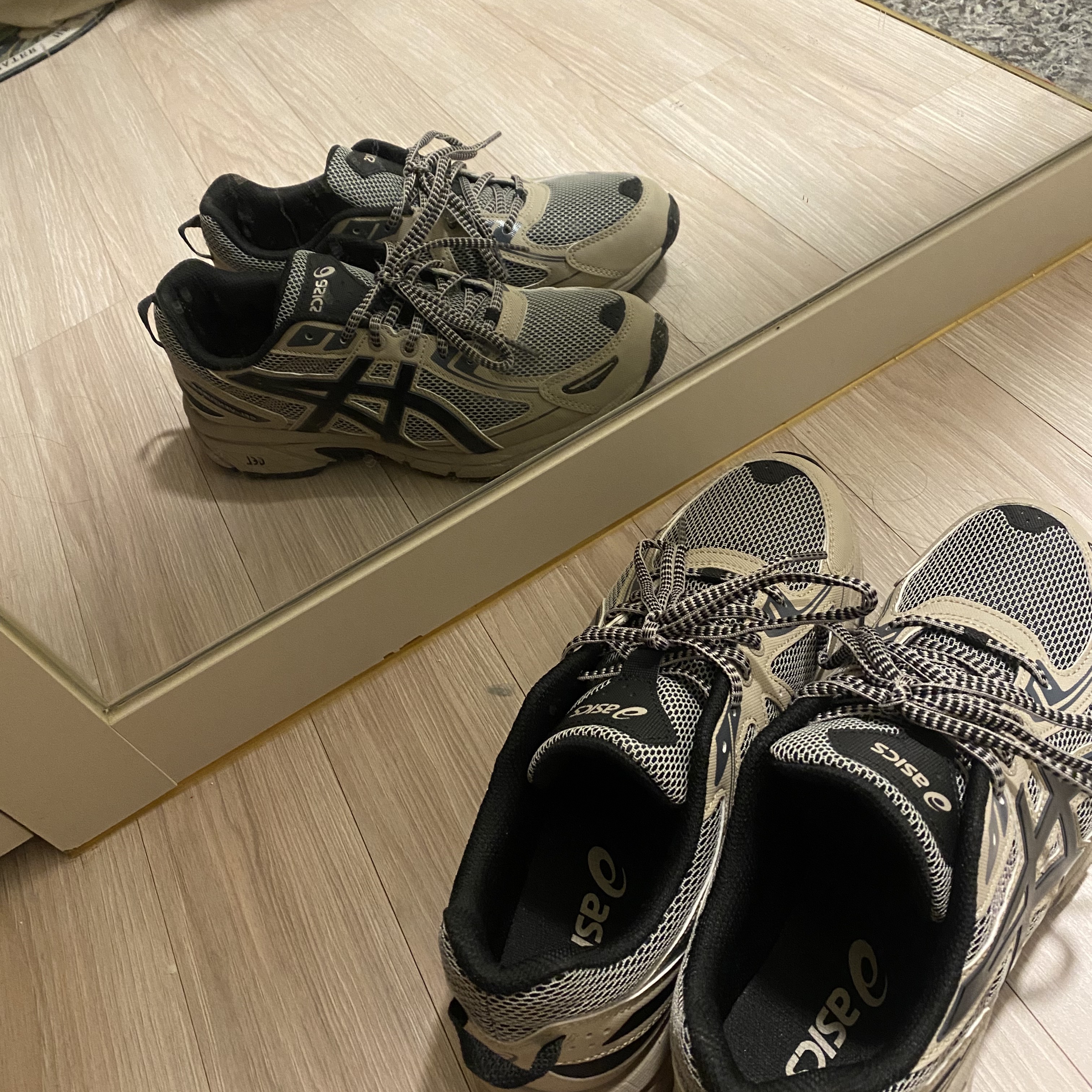 Asics Gel-Venture 6 Feather Grey Black 착용 스타일