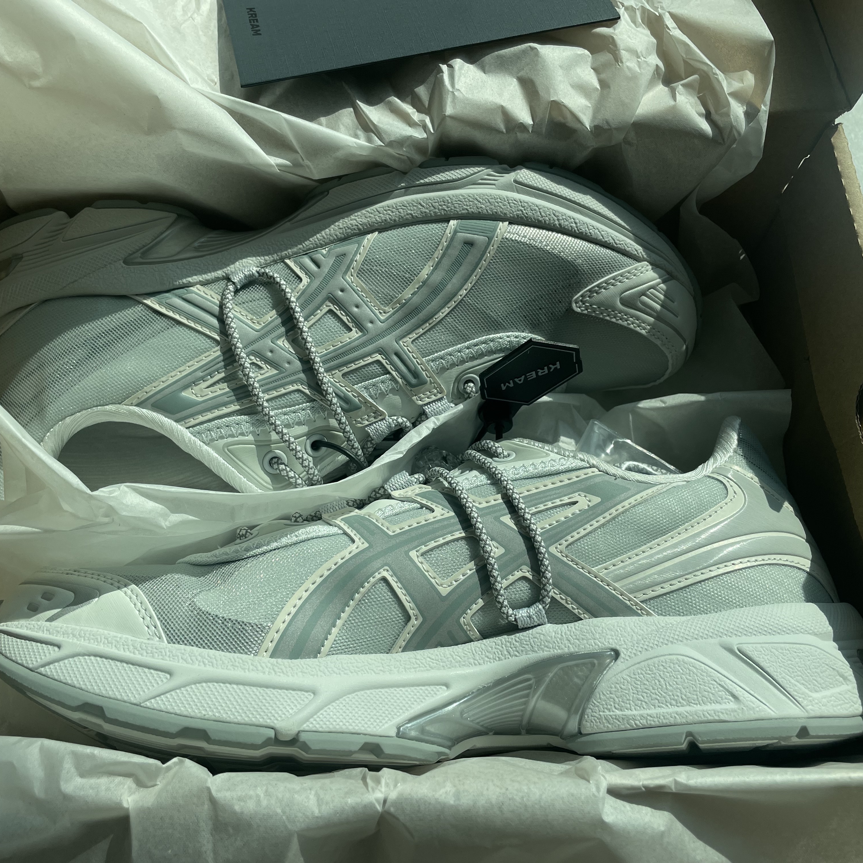 Asics x Atmos x Ojos Gel-1130 RE Glacier Grey Pure Silver 착용 스타일