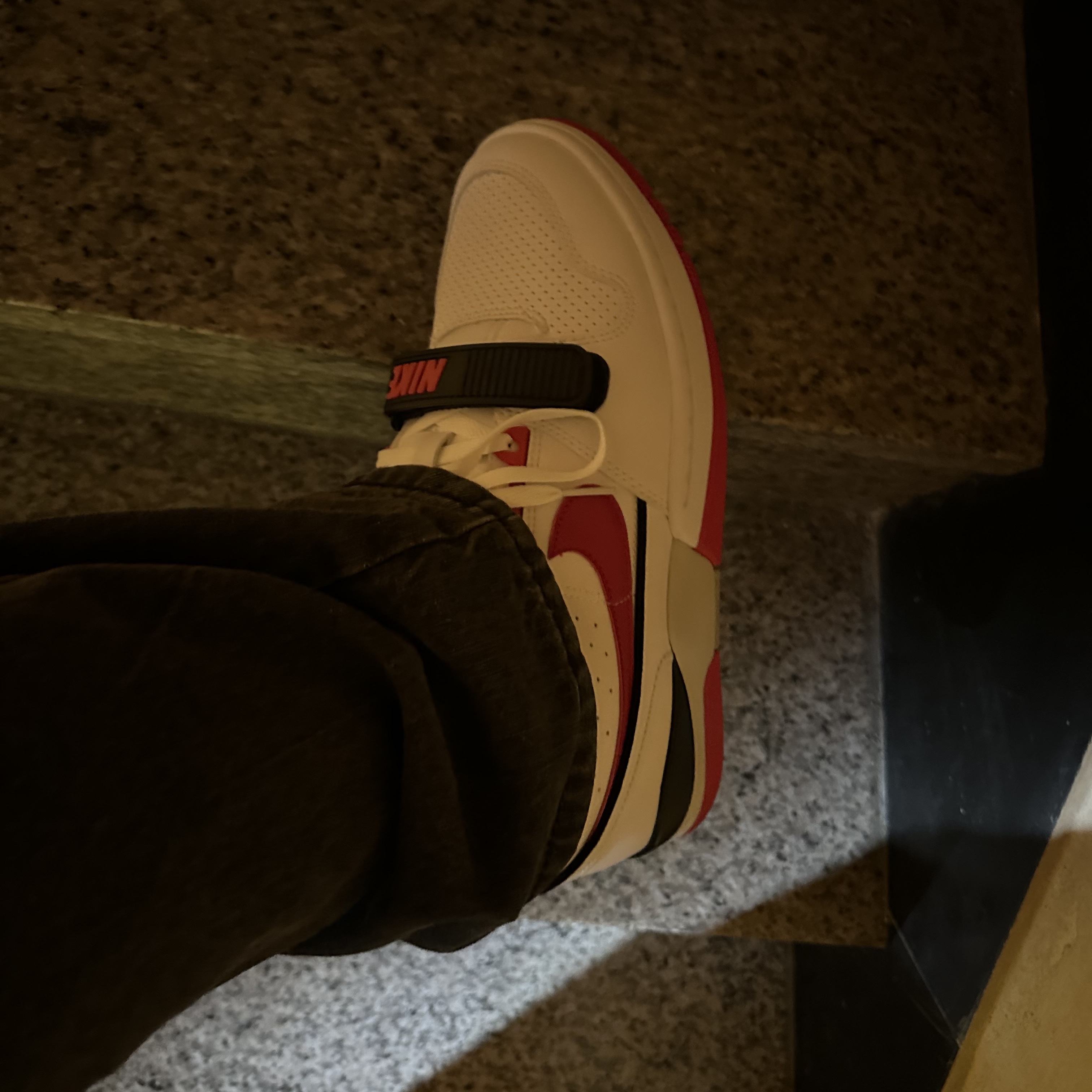 Nike x Billie Eilish Air Alpha Force 88 Fire Red and White 착용 스타일