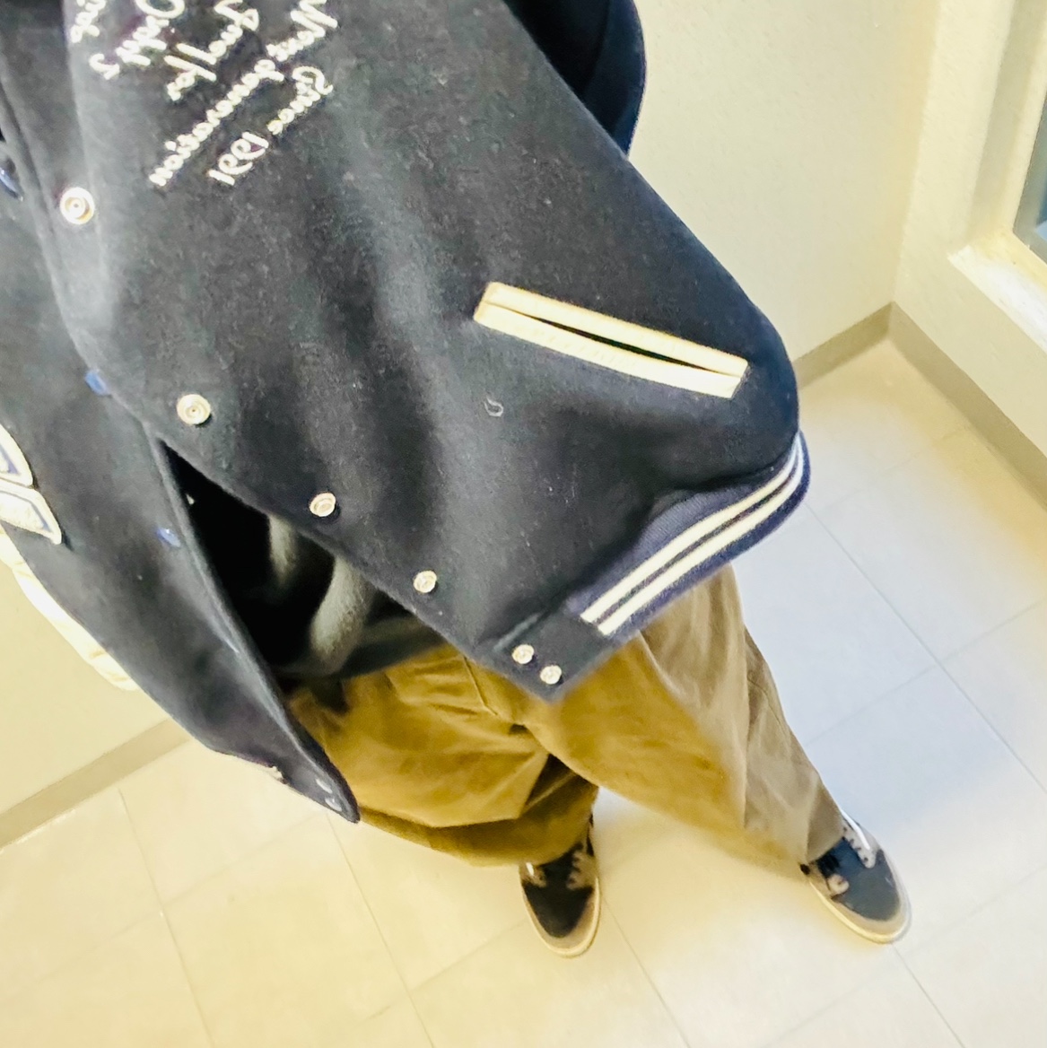 Jordan 1 x Travis Scott Retro Low OG SP Mocha, Human Made x Undercover Last Orgy 2 Varsity Jacket Navy 착용 스타일