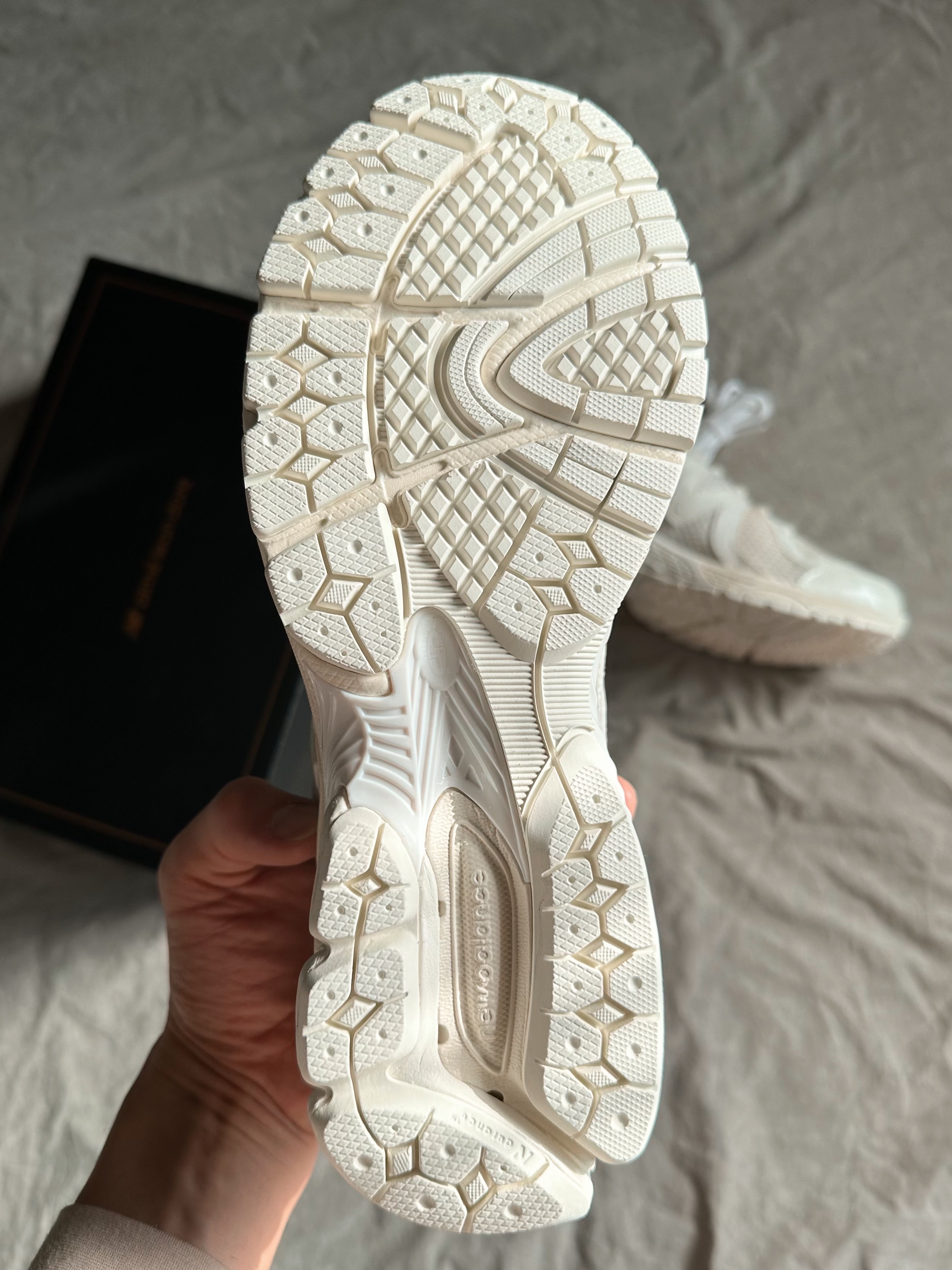 New Balance x Aime Leon Dore 860v2 White Beige 착용 스타일 - 5