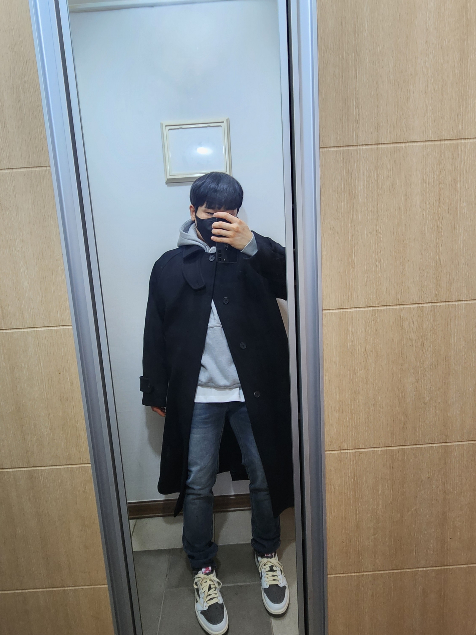 Nike NRG Solo Swoosh Fleece Hoodie Dark Grey Heather - Asia, Jordan 1 x Travis Scott Retro Low OG SP Sail and Ridgerock 착용 스타일 - 2