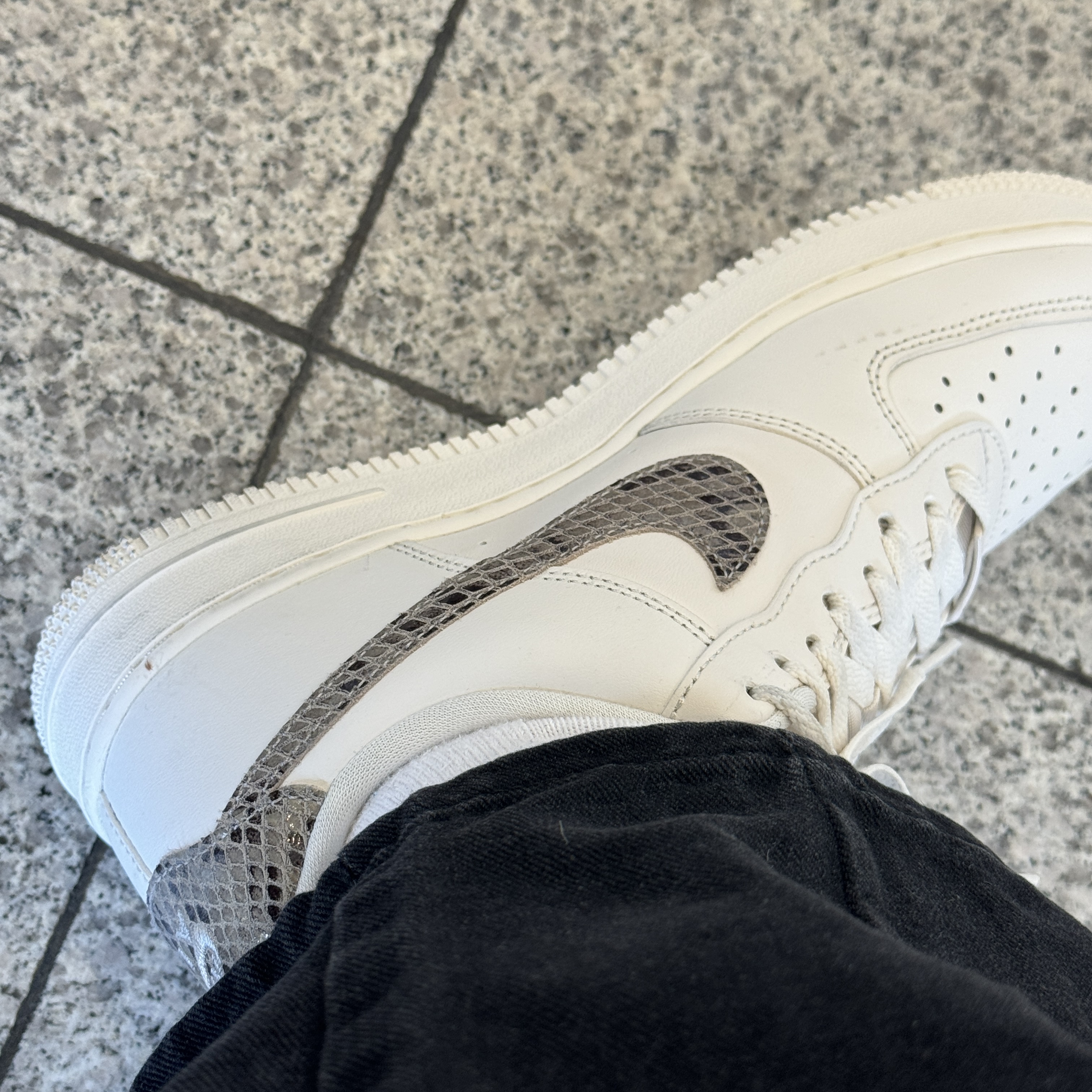 (W) Nike Air Force 1 '07 Phantom Light Iron Ore 착용 스타일 - 1