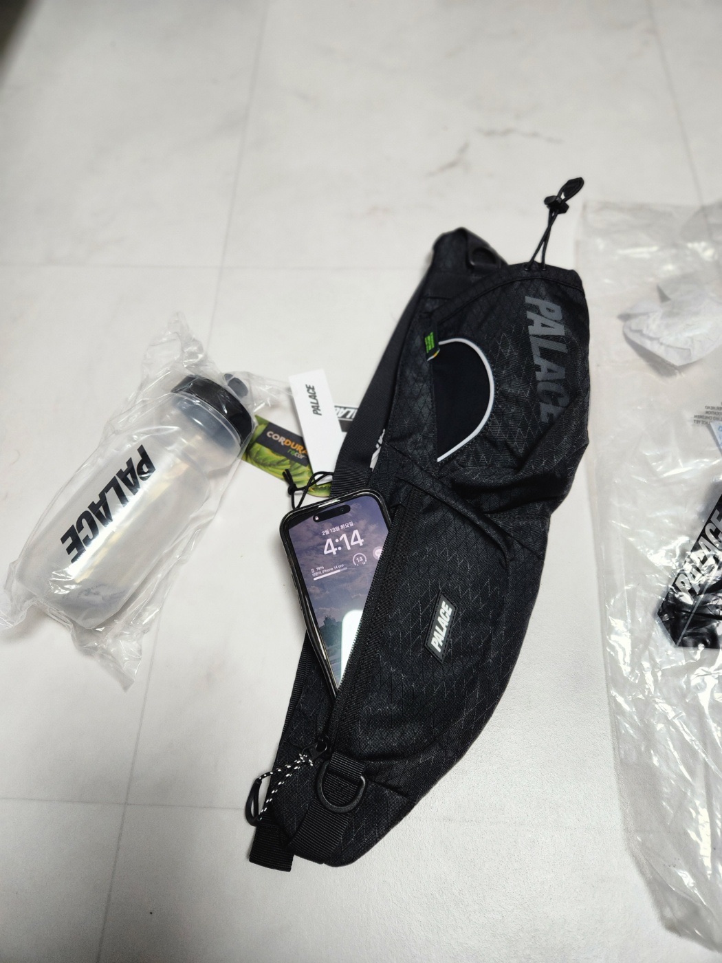 Palace Cordura Y-Rip Bottle Pack Black - 24SS 착용 스타일 - 5