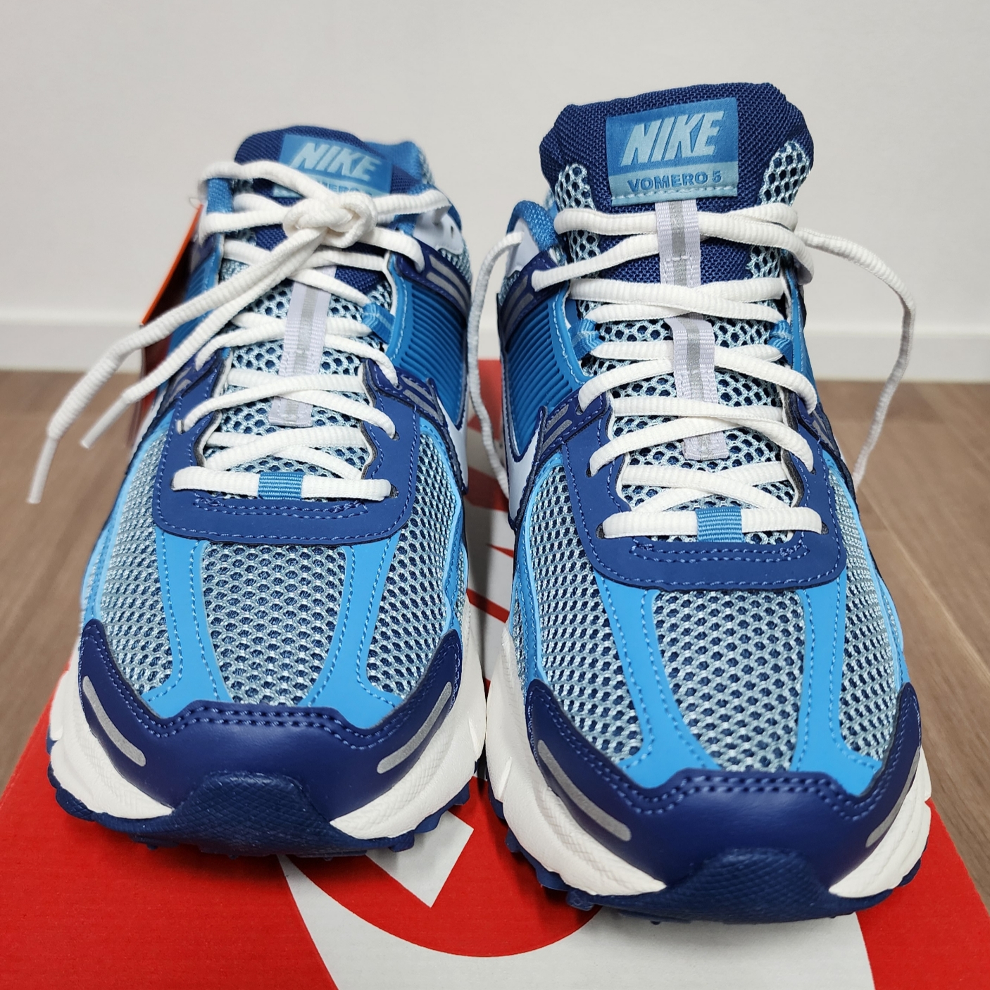 Nike Zoom Vomero 5 Mystic Navy and Worn Blue 착용 스타일 - 1
