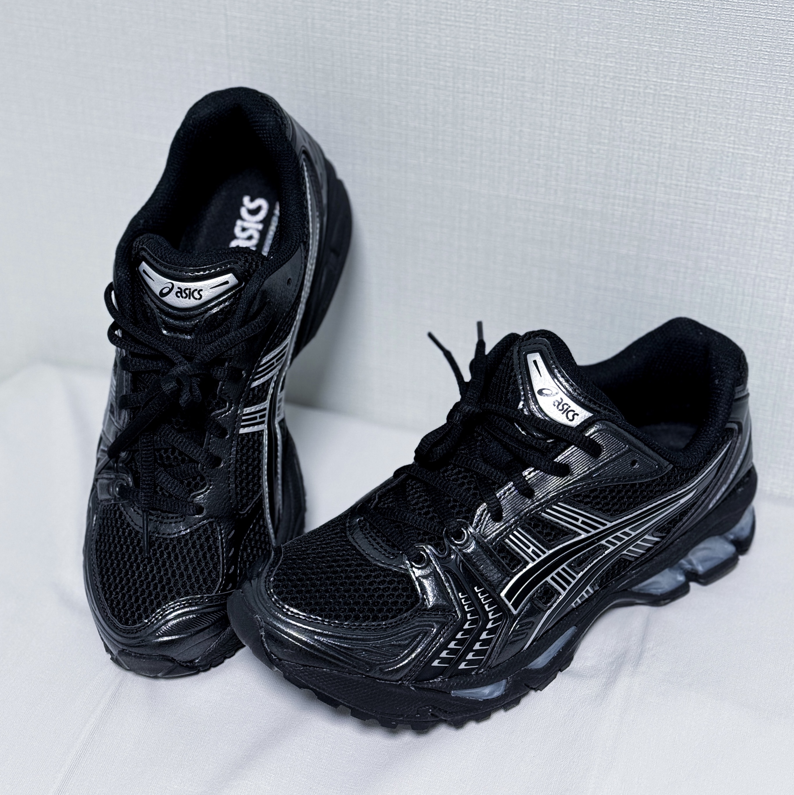 Asics Gel-Kayano 14 Black Pure Silver 착용 스타일