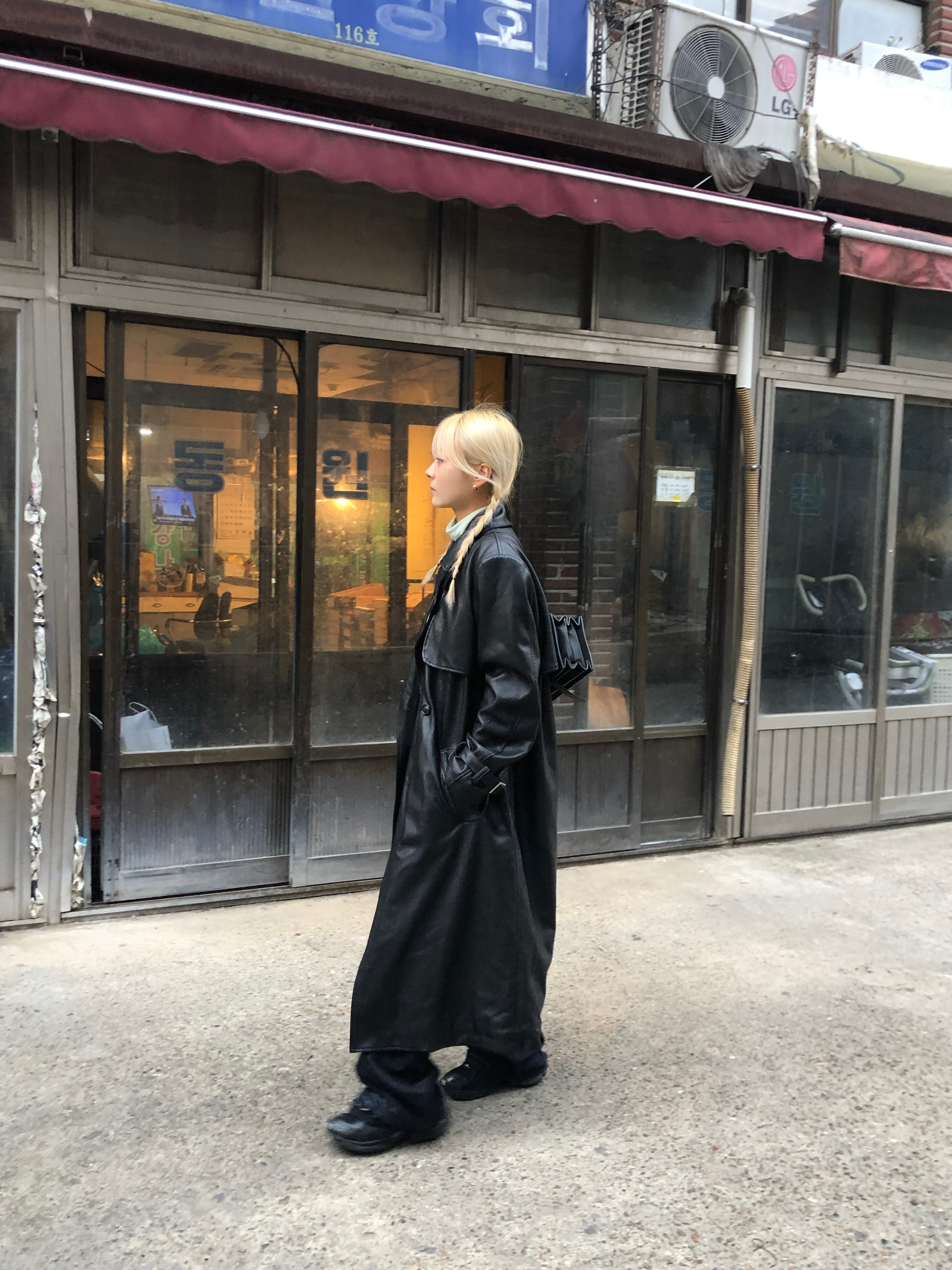 Balenciaga Runner Sneakers Black Matt 착용 스타일 - 2