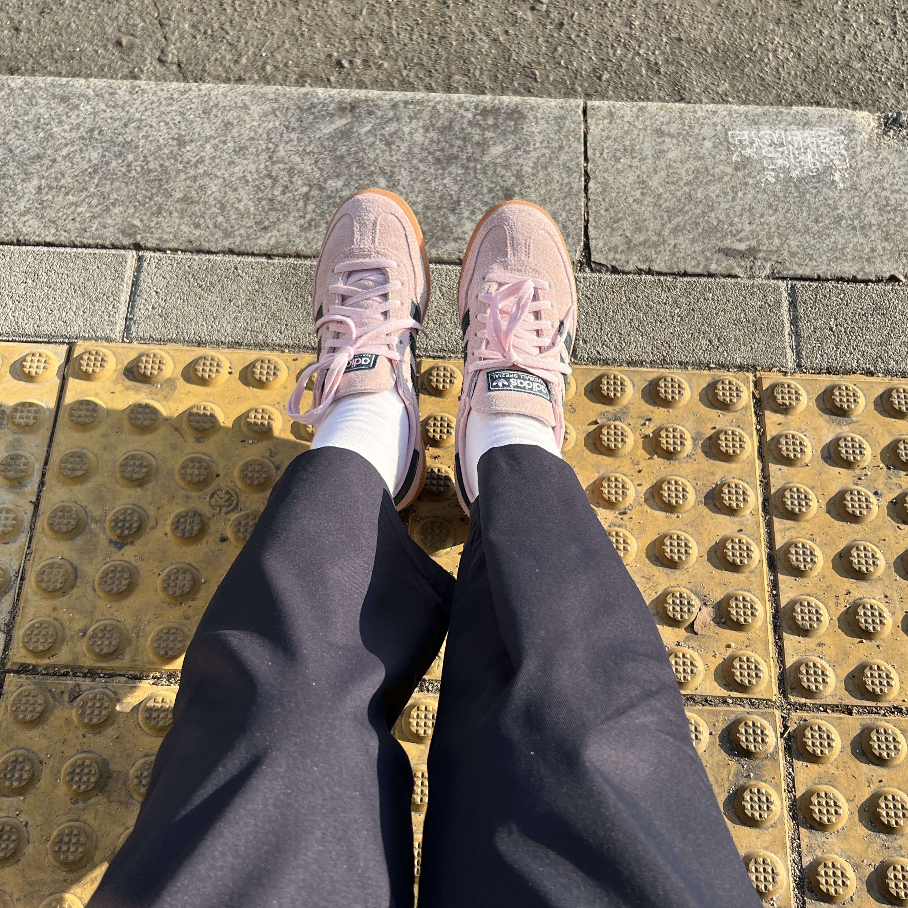 (W) Adidas Spezial Handball Clear Pink 착용 스타일 - 2