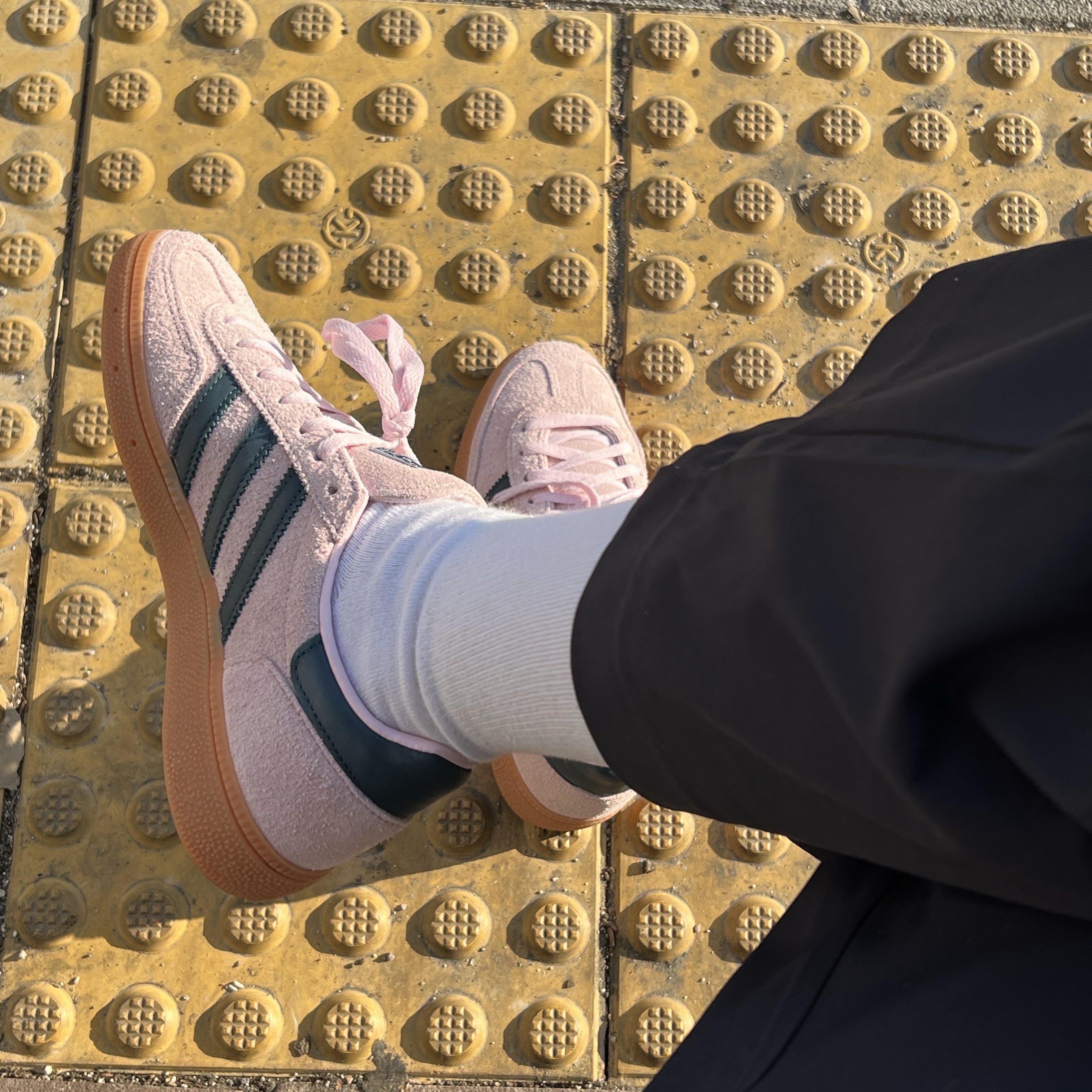 (W) Adidas Spezial Handball Clear Pink 착용 스타일 - 3