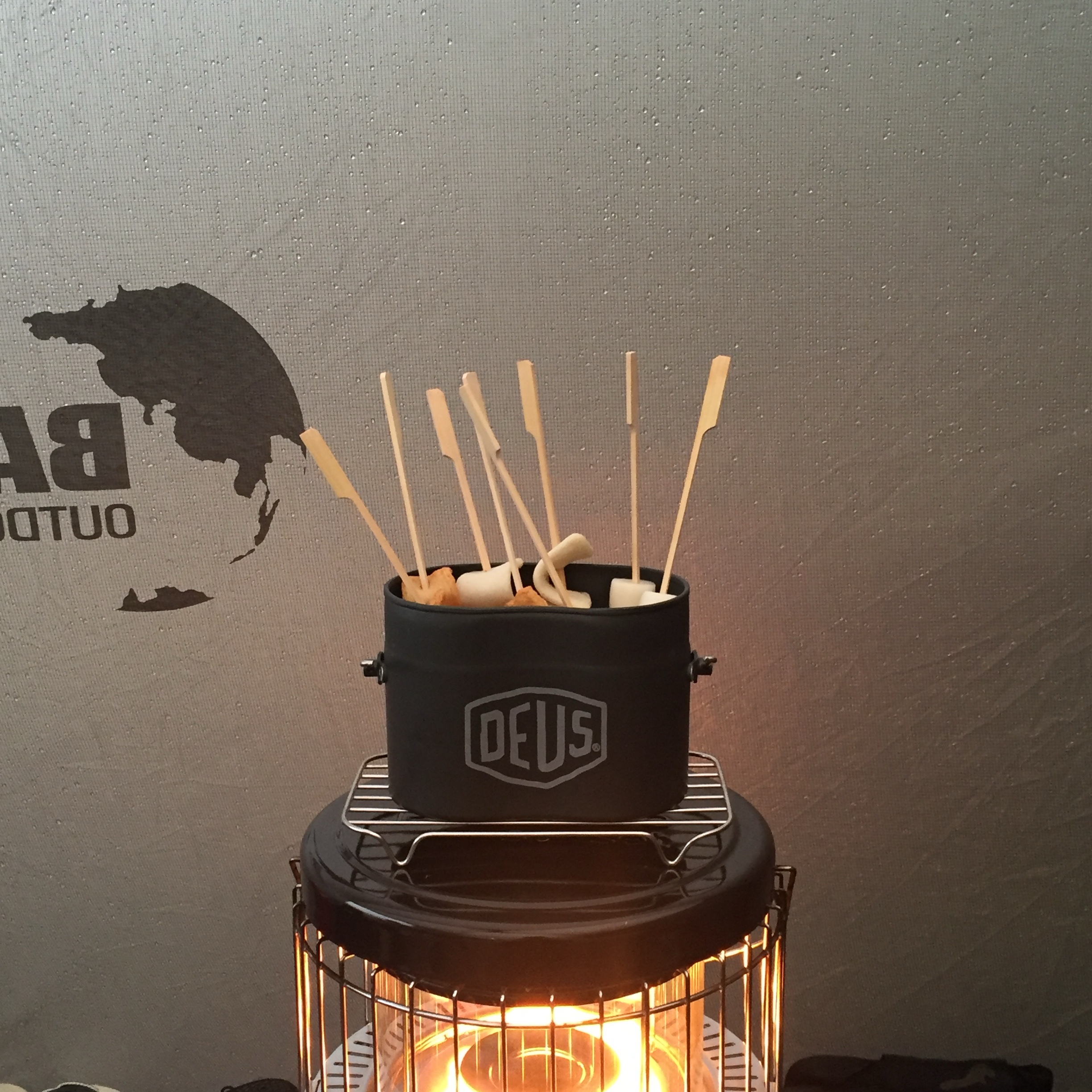 Helinox x Deus Ex Machina Mess Tin Charcoal 착용 스타일