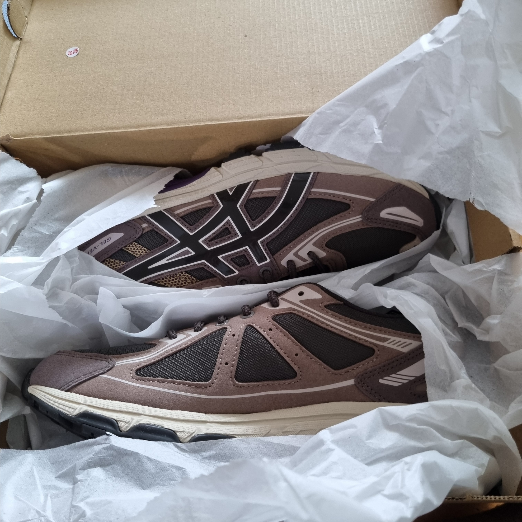 Asics Gel-Venture 6 SPS Dark Sepia 착용 스타일 - 1