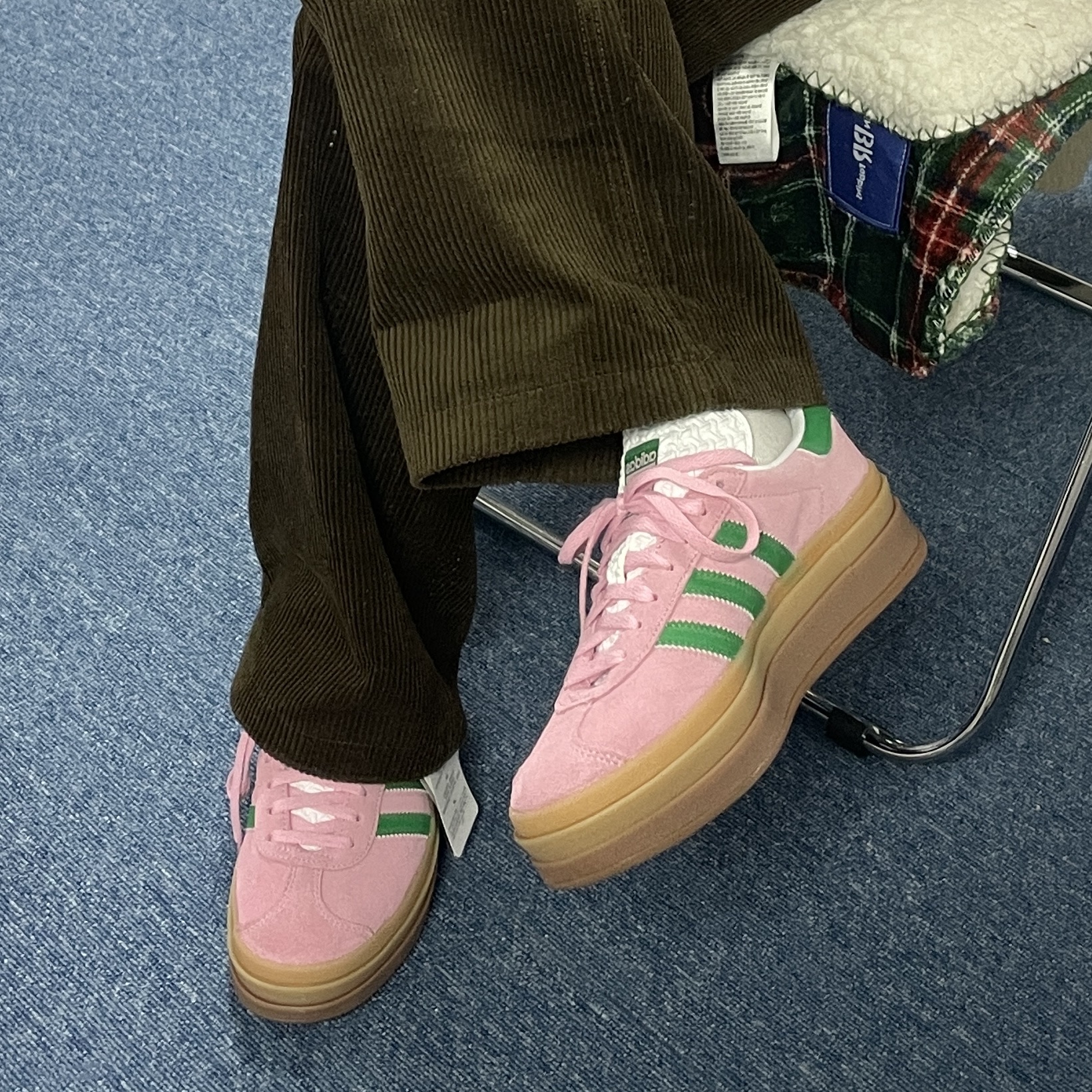 (W) Adidas Gazelle Bold True Pink Green 착용 스타일