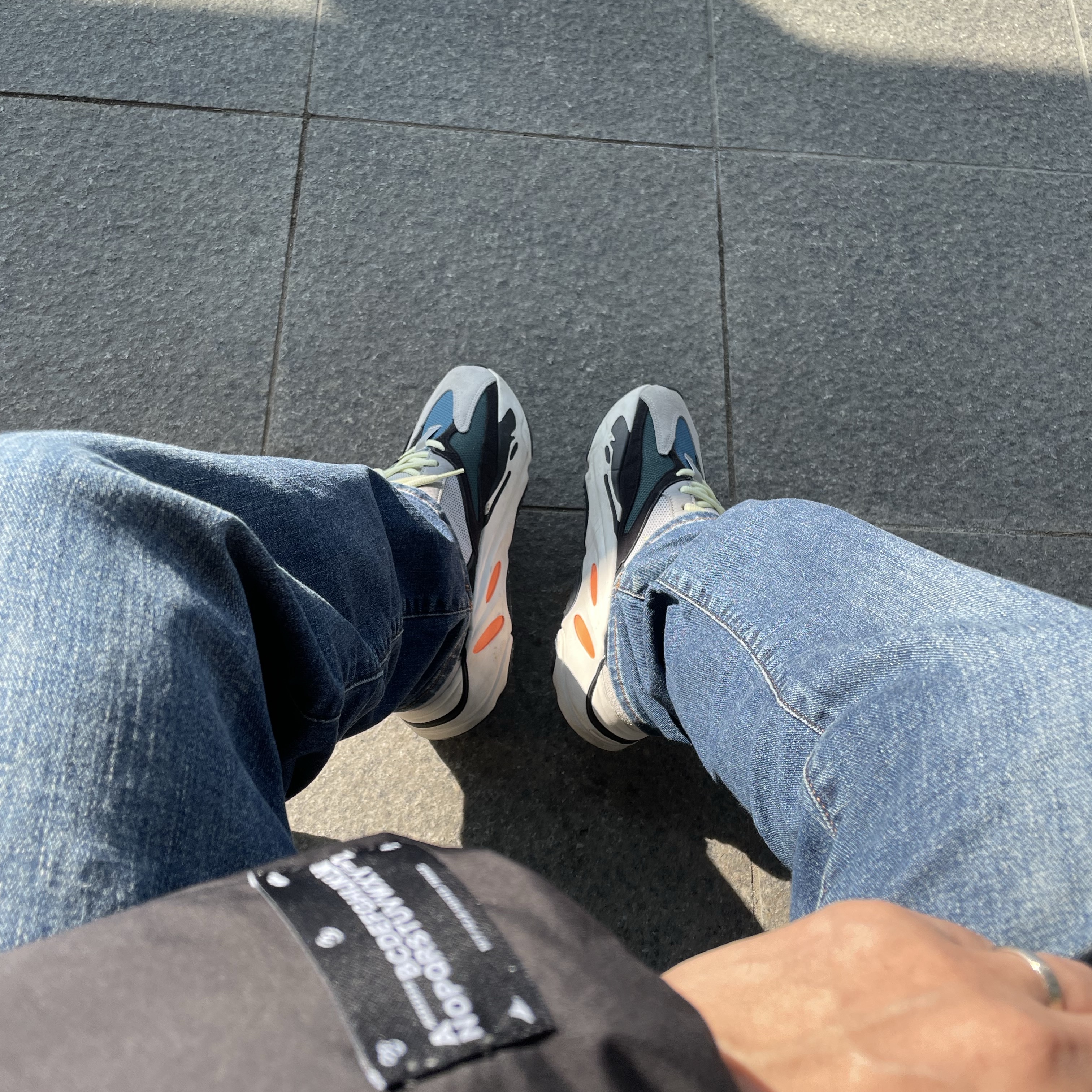 Adidas Yeezy Boost 700 Wave Runner Solid Grey 2017/2019, Zara x Ader Error Oversize Puffer Jacket Black 착용 스타일