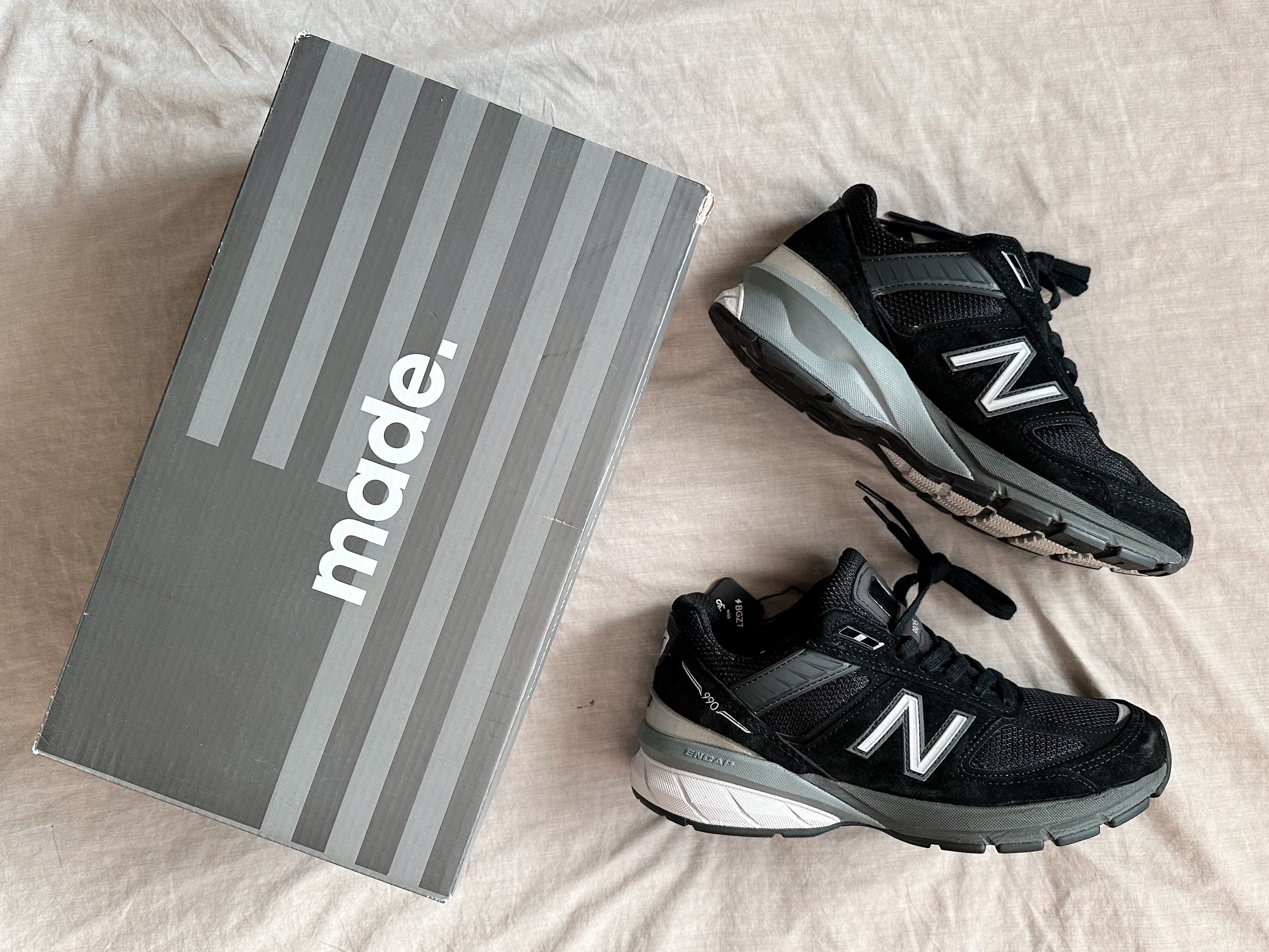 New Balance 990v5 Made in USA Black - D Standard 착용 스타일 - 1
