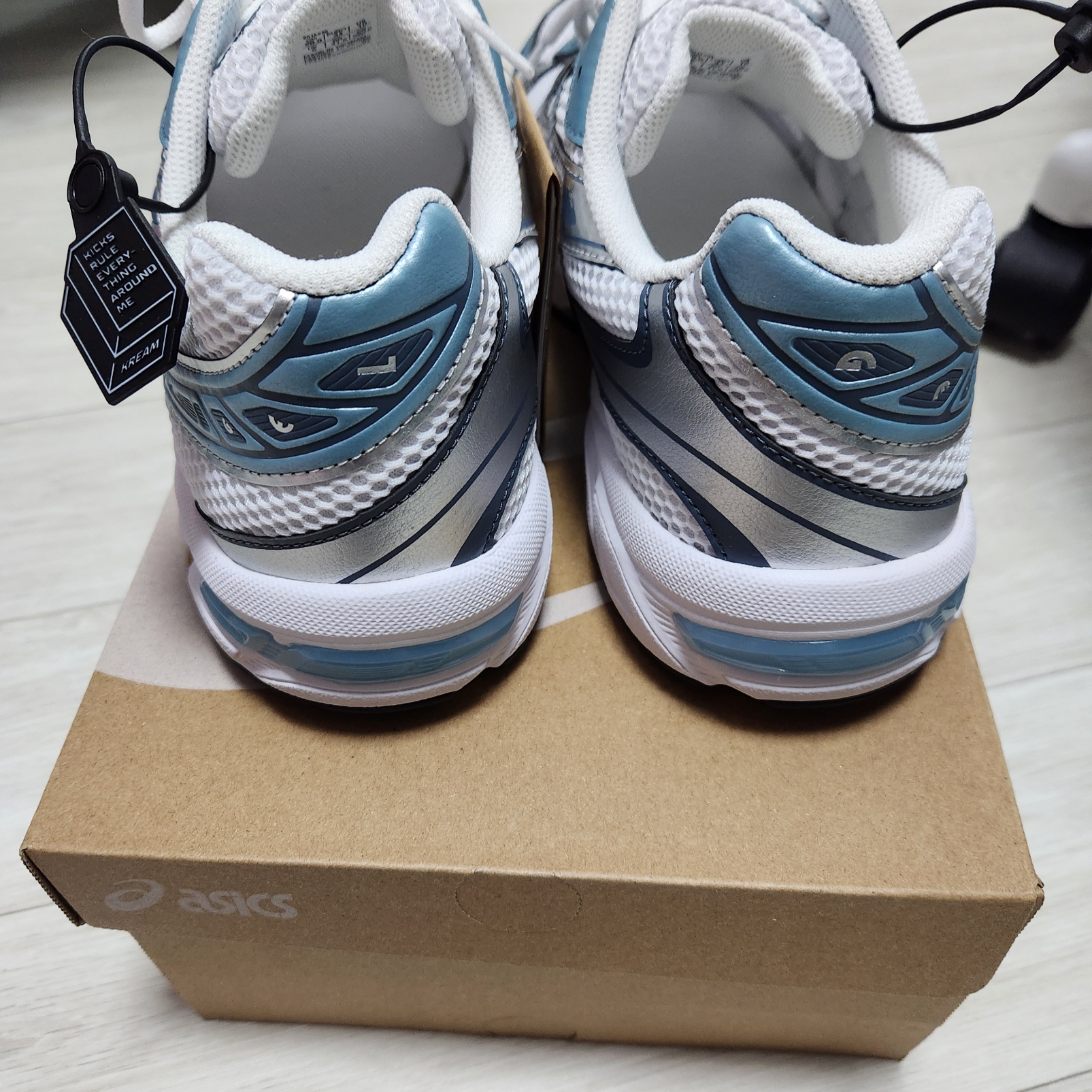 Asics Gel-1130 White Shark Skin 착용 스타일 - 2