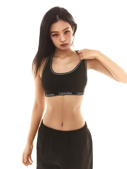 (W) Calvin Klein x Jennie Organic Cotton Rib Bikini Panty Black Beauty 착용 스타일