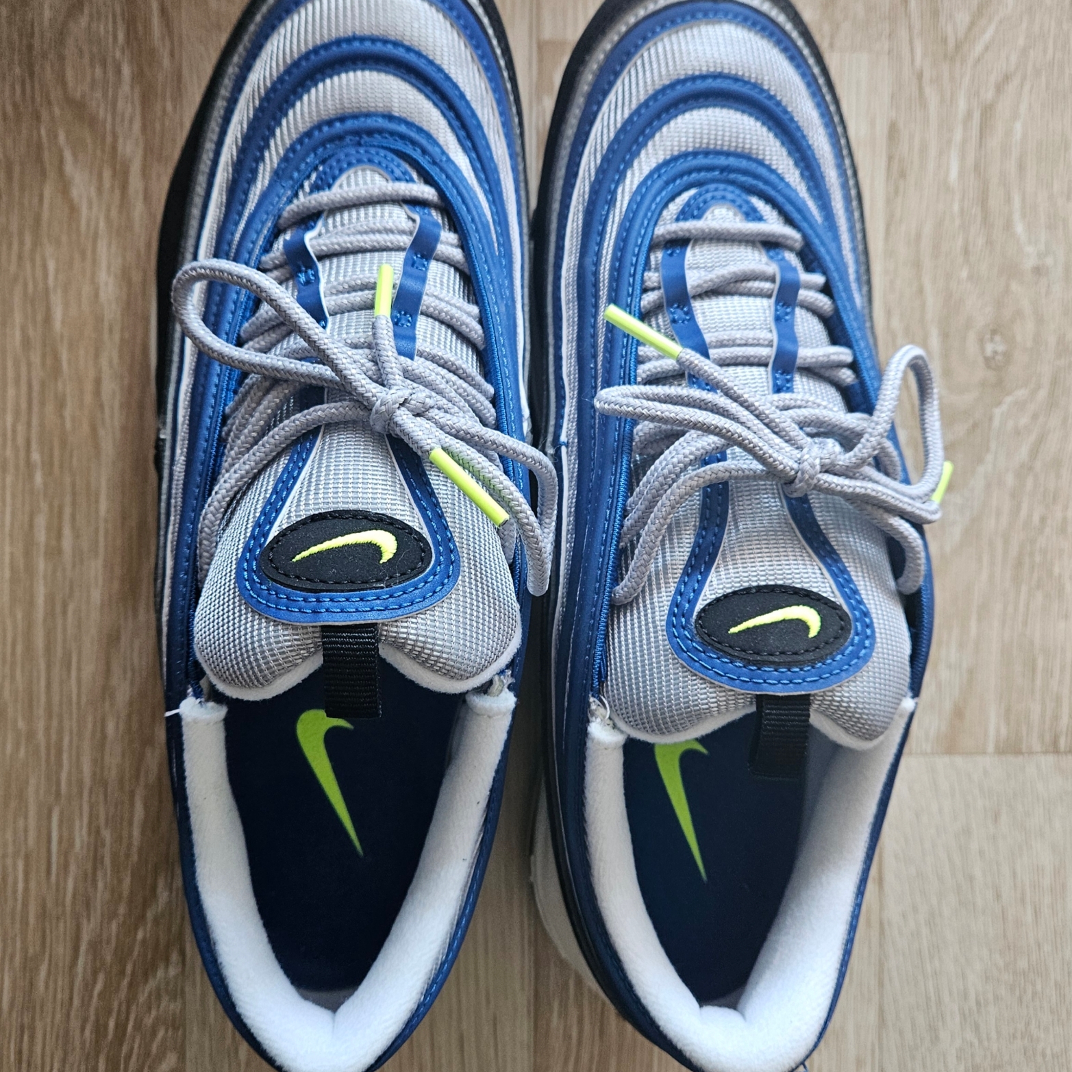 Nike Air Max 97 OG Atlantic Blue and Voltage Yellow 착용 스타일 - 4